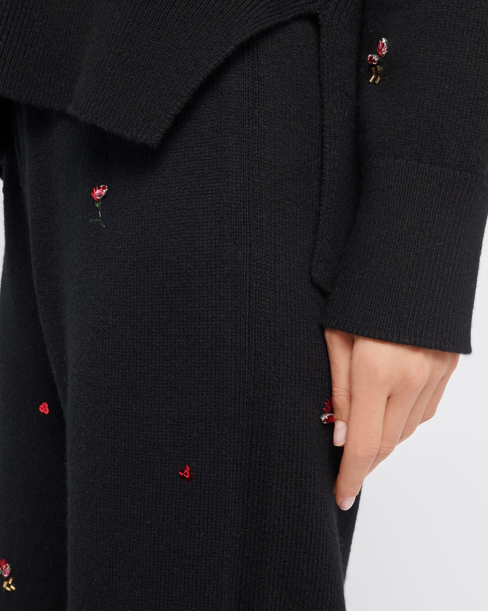 상징적인 꽃무늬 자수가 새겨진 캐시미어 팬츠 | Barrie - Barrie