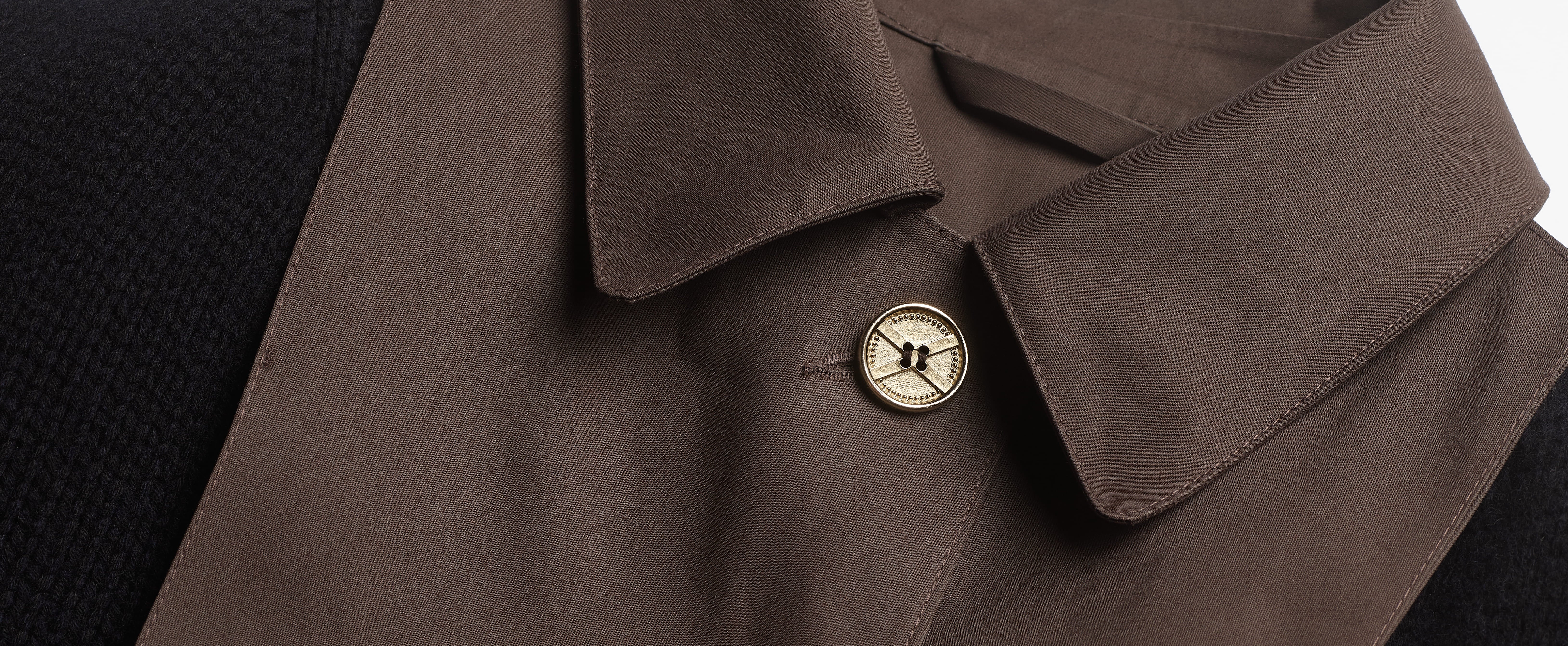 Short raincoat with layered cashmere waistcoat