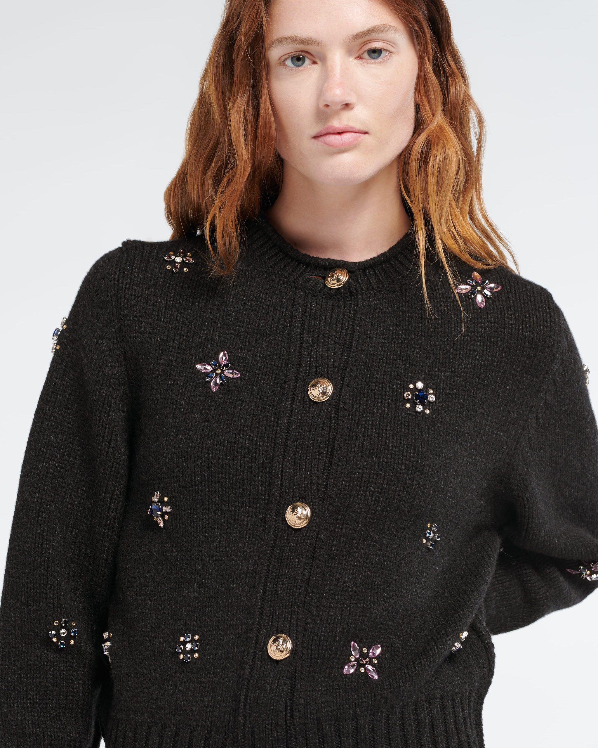 Chunky cashmere cardigan with gold buttons with embroidery | Barrie - Barrie