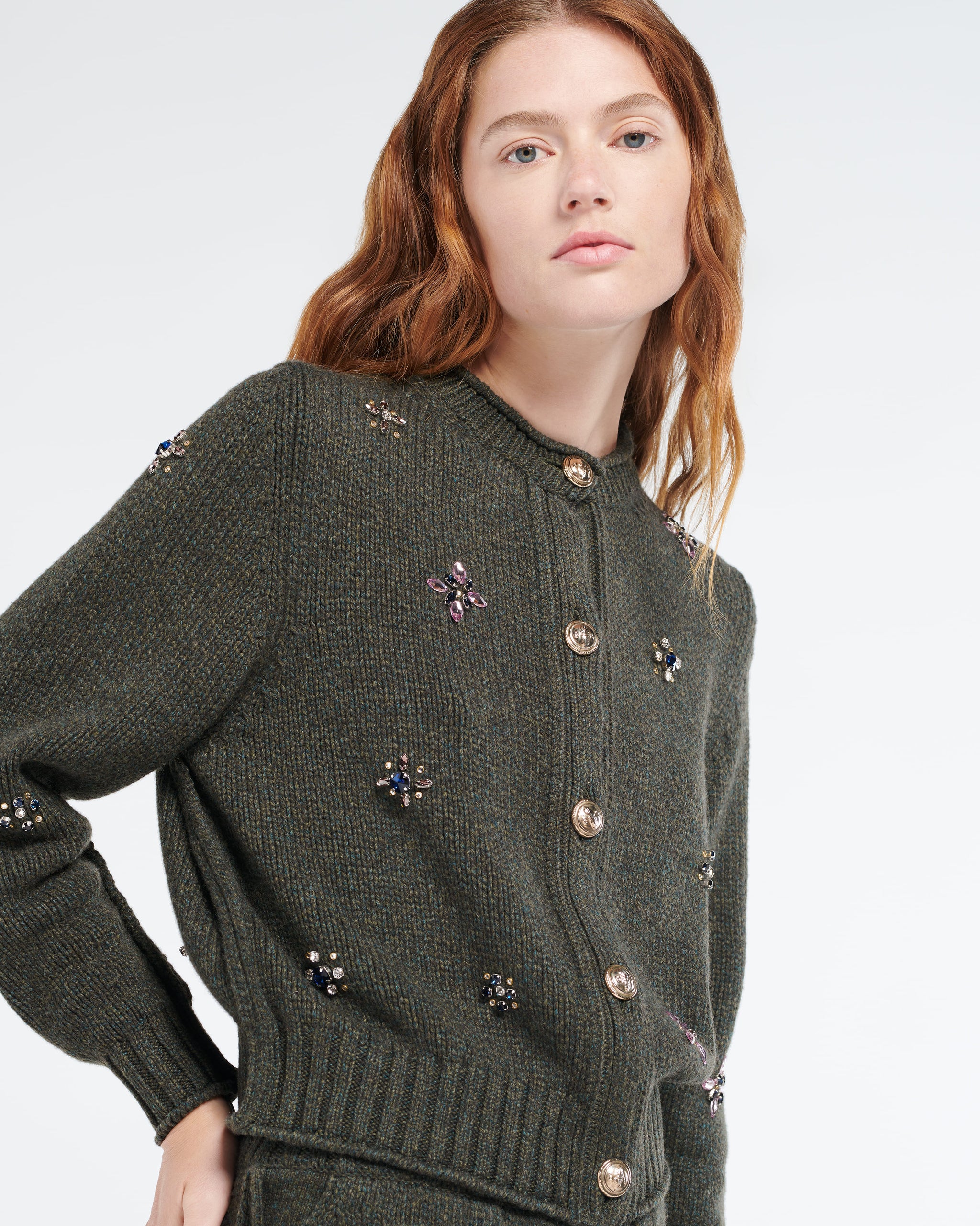 Chunky cashmere cardigan with gold buttons with embroidery | Barrie - Barrie