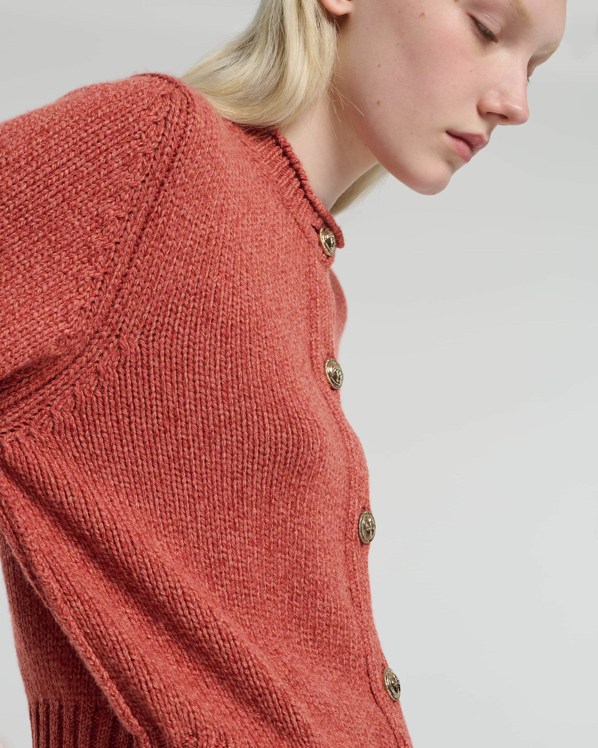 Chunky cashmere cardigan with gold buttons | Barrie - Barrie