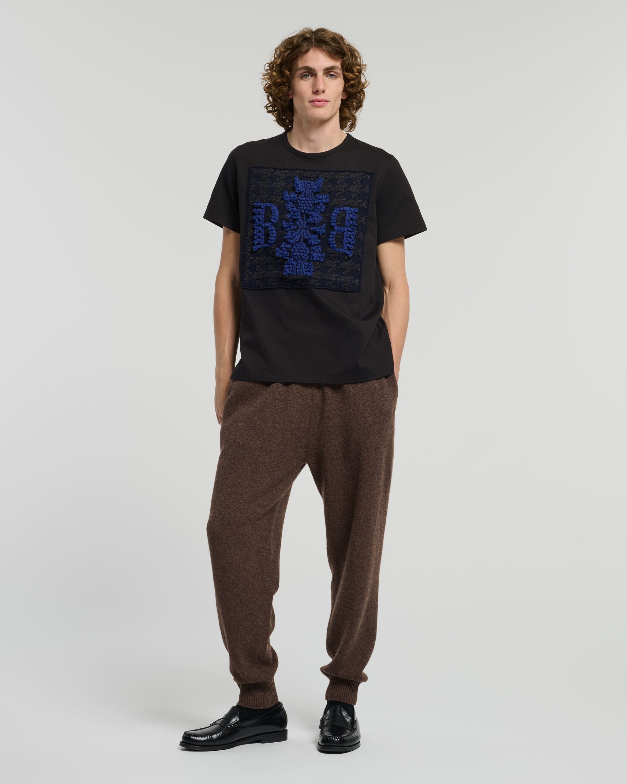 B 로고 & 하운즈투스 모티프 캐시미어 패치 장식 티셔츠 | Barrie - Barrie