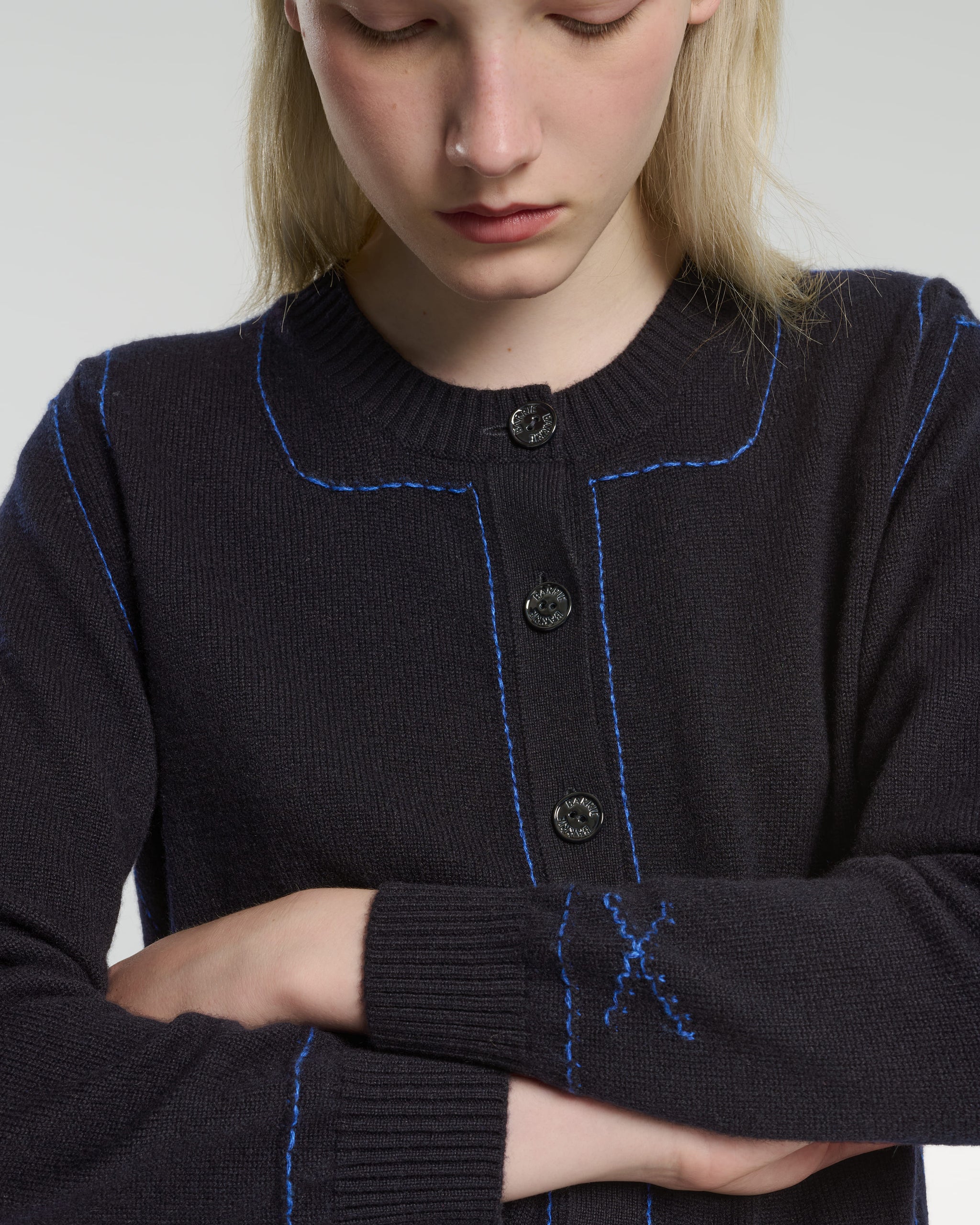 Cashmere cardigan with contrasting topstitching | Barrie - Barrie