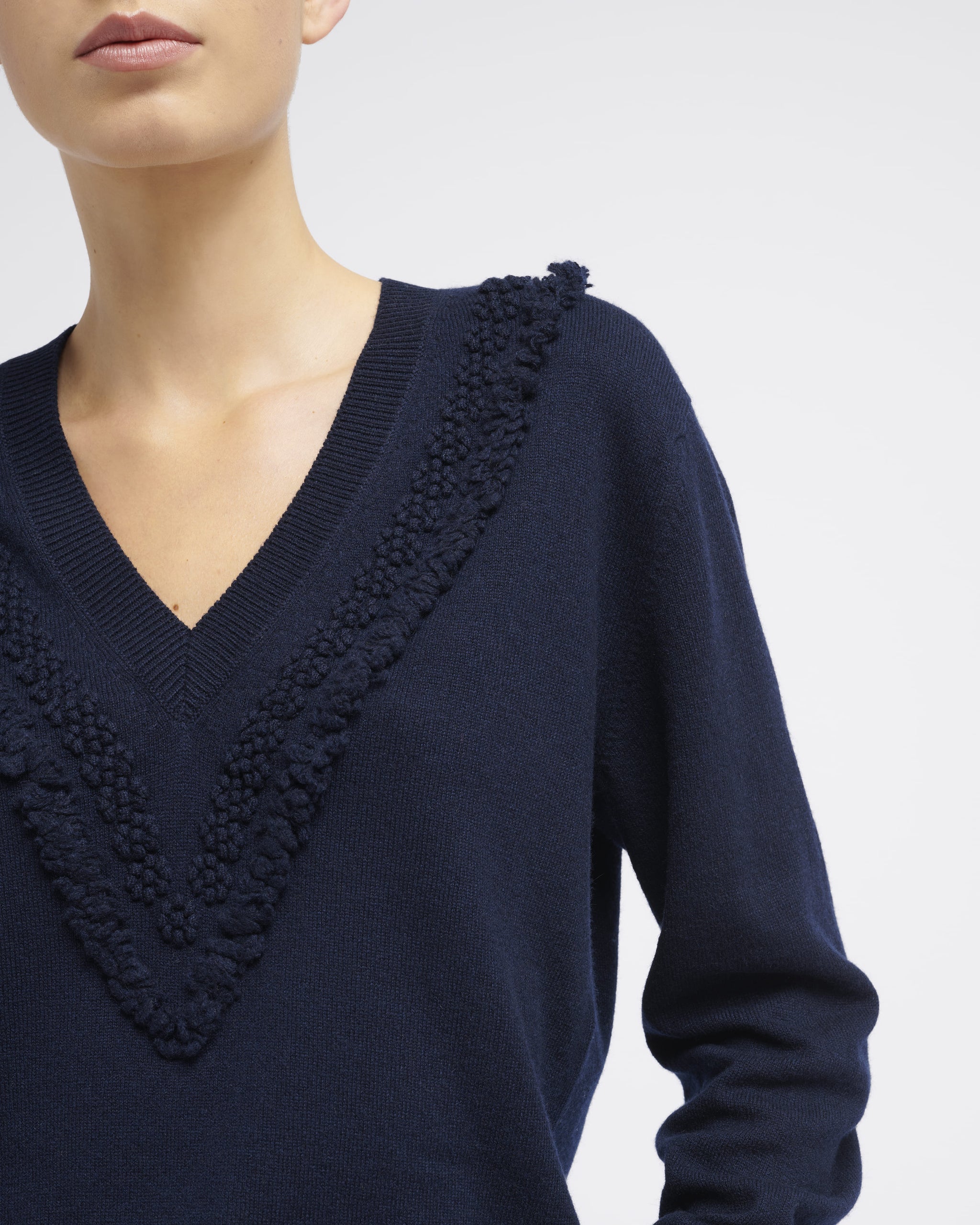 Timeless V-neck cashmere jumper | Barrie - Barrie