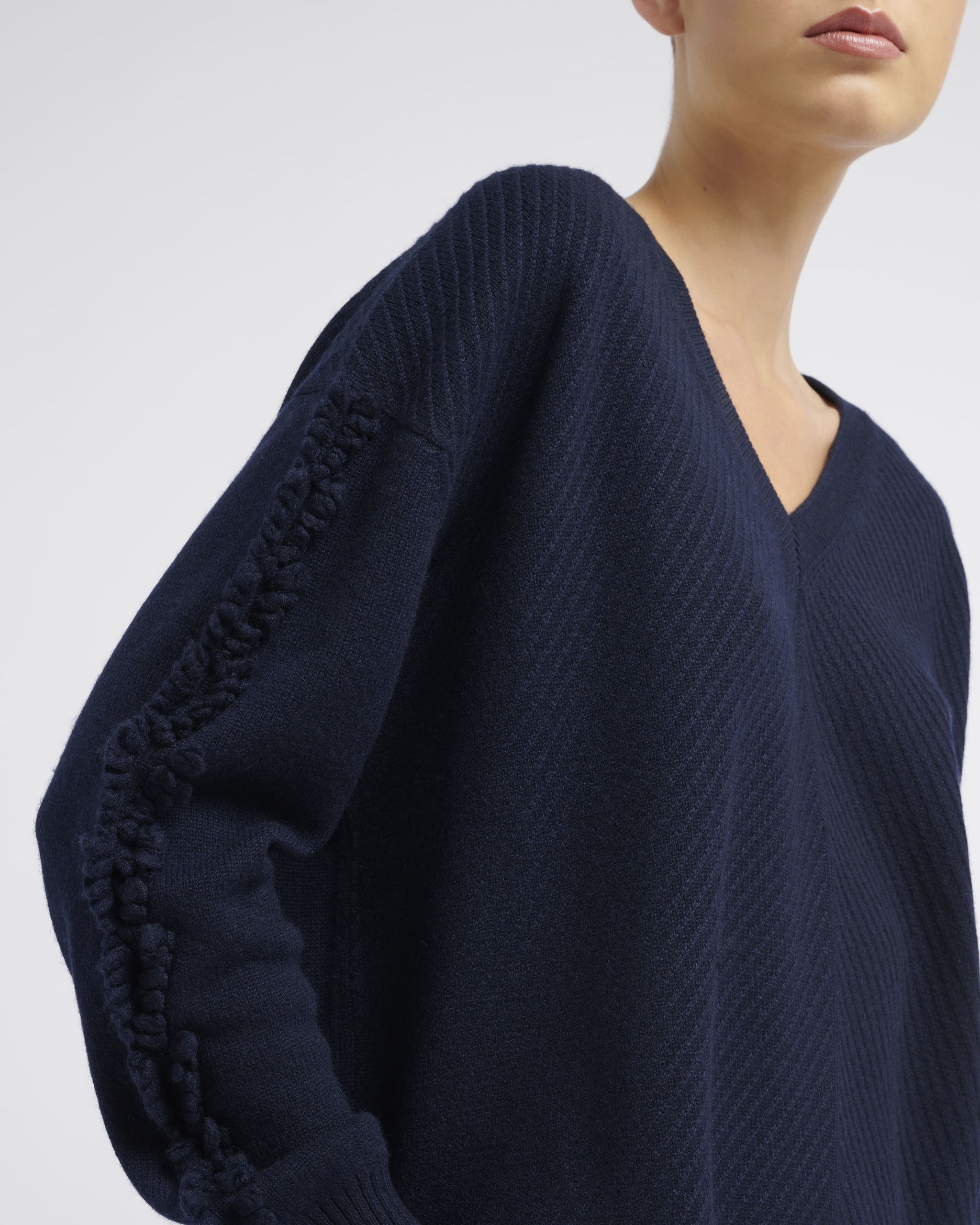 Timeless V-neck cashmere jumper | Barrie - Barrie