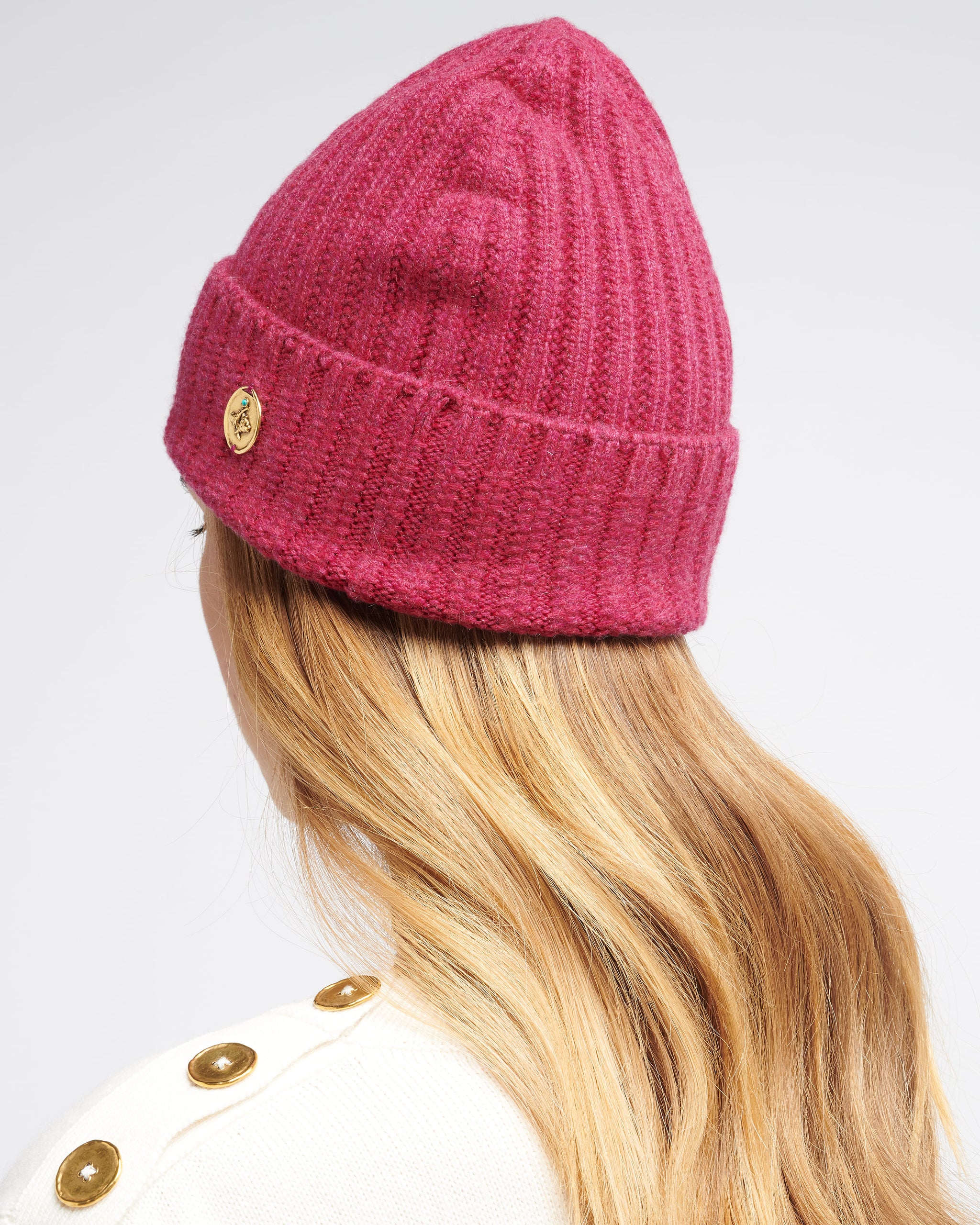 Beanie hat in cashmere to be personalised with a zodiac medal | Barrie - Barrie