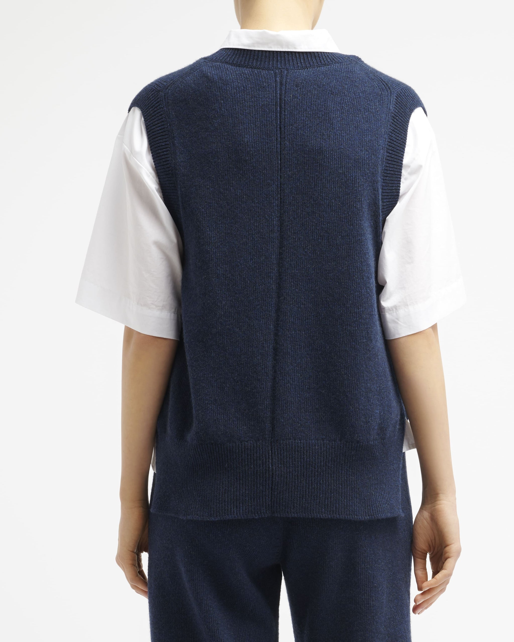 Iconic sleeveless cashmere jumper | Barrie - Barrie