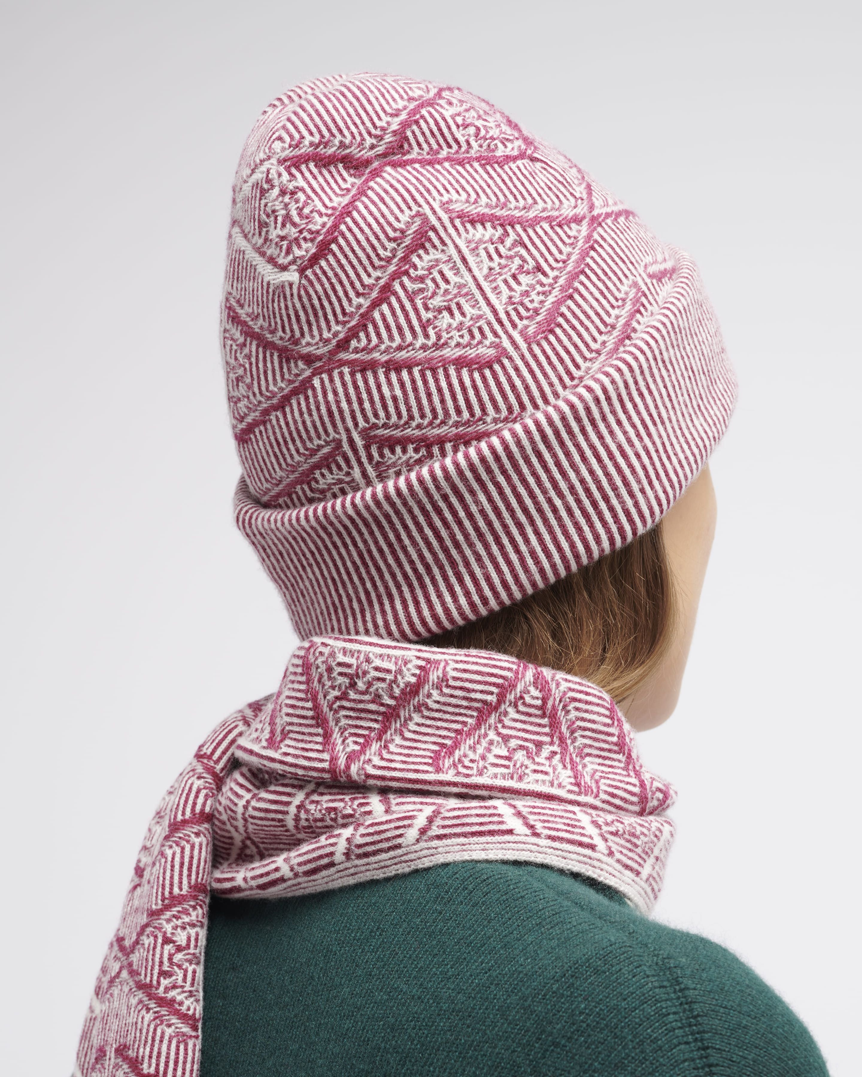 Echarpe motif monogramme en cachemire | Barrie.com