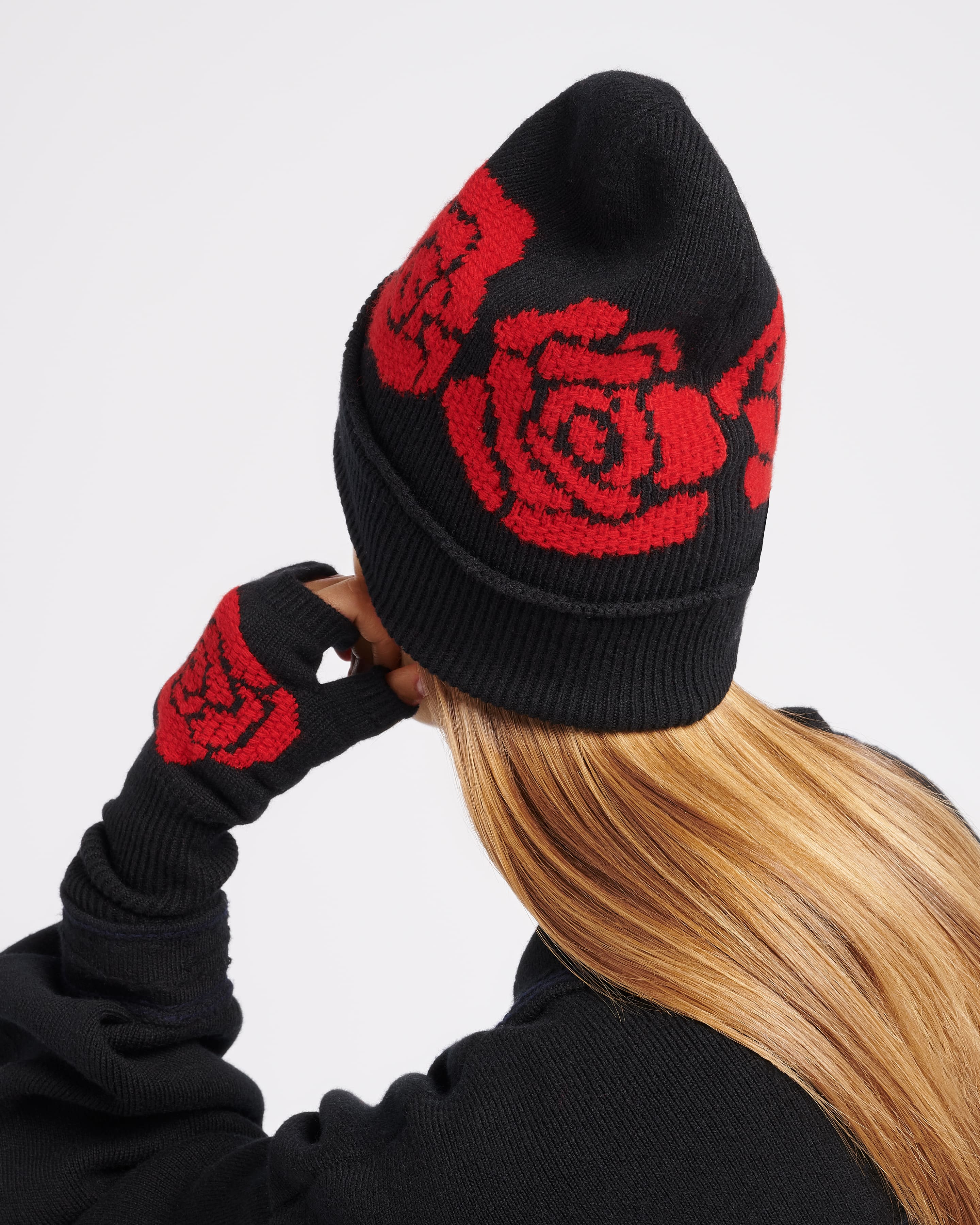 Beanie in cashmere and wool with a rose motif – Barrie