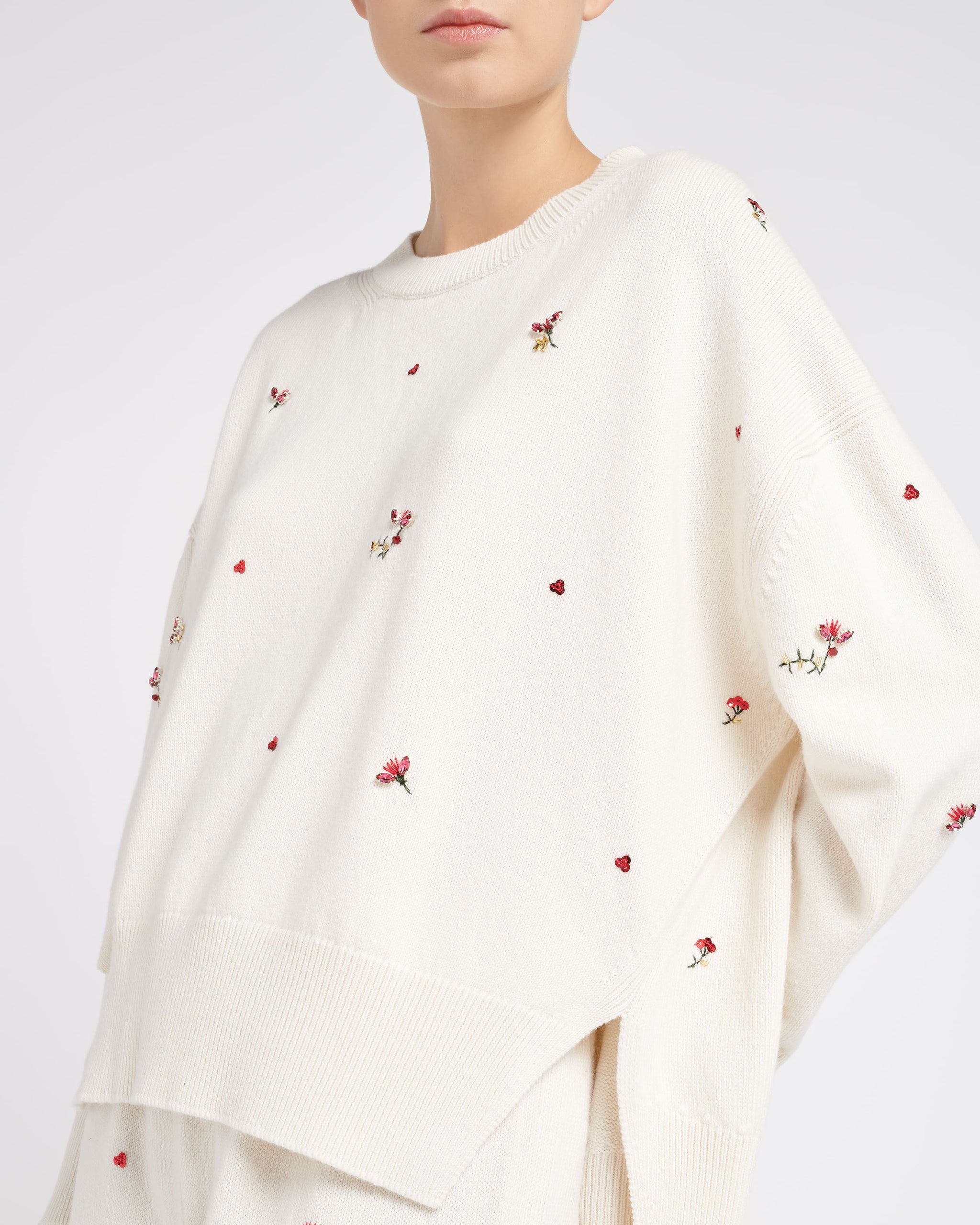 Iconic oversized jumper in cashmere with floral embroidery | Barrie - Barrie