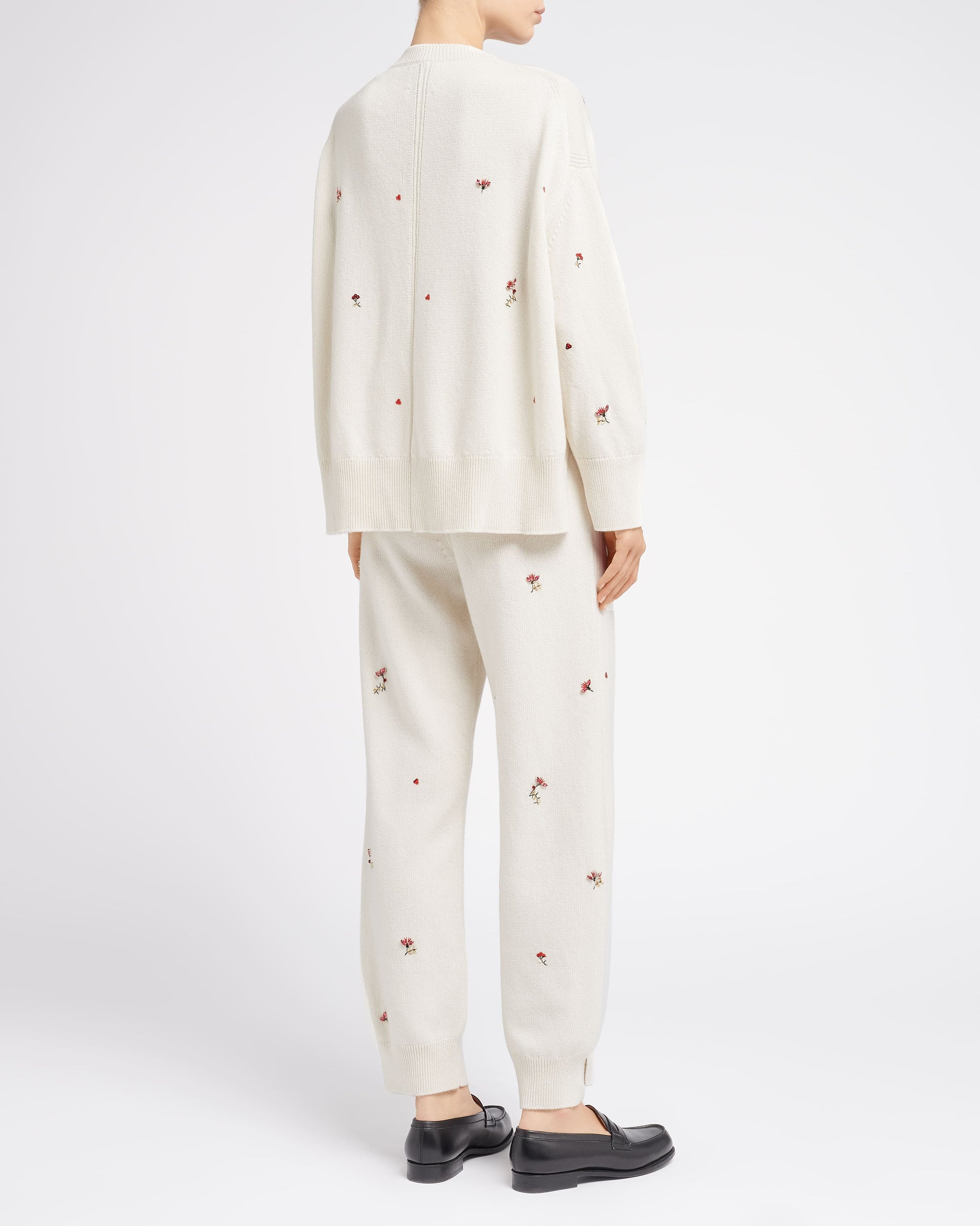 Iconic oversized jumper in cashmere with floral embroidery – Barrie.com