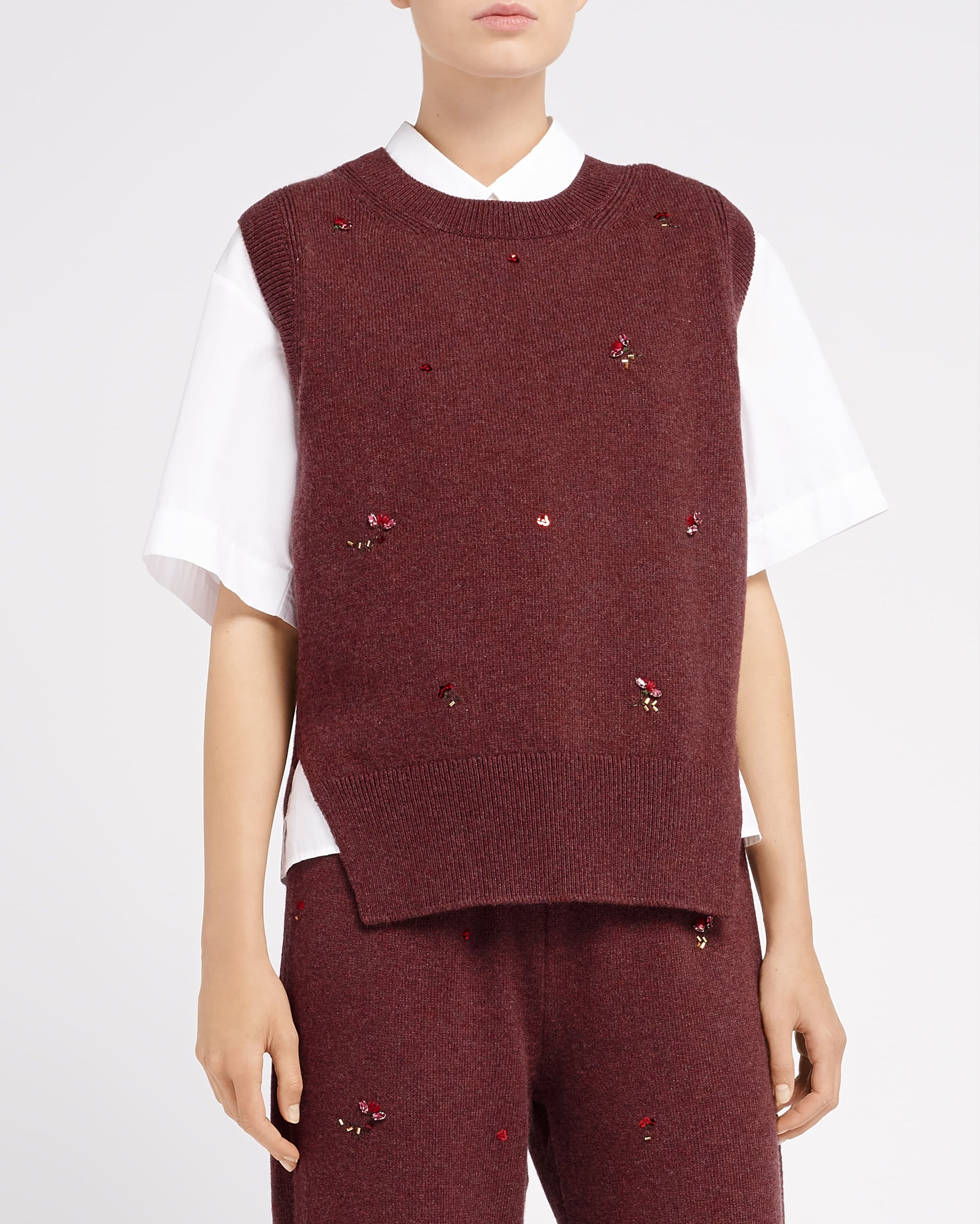 Iconic sleeveless jumper in cashmere with floral embroidery | Barrie - Barrie