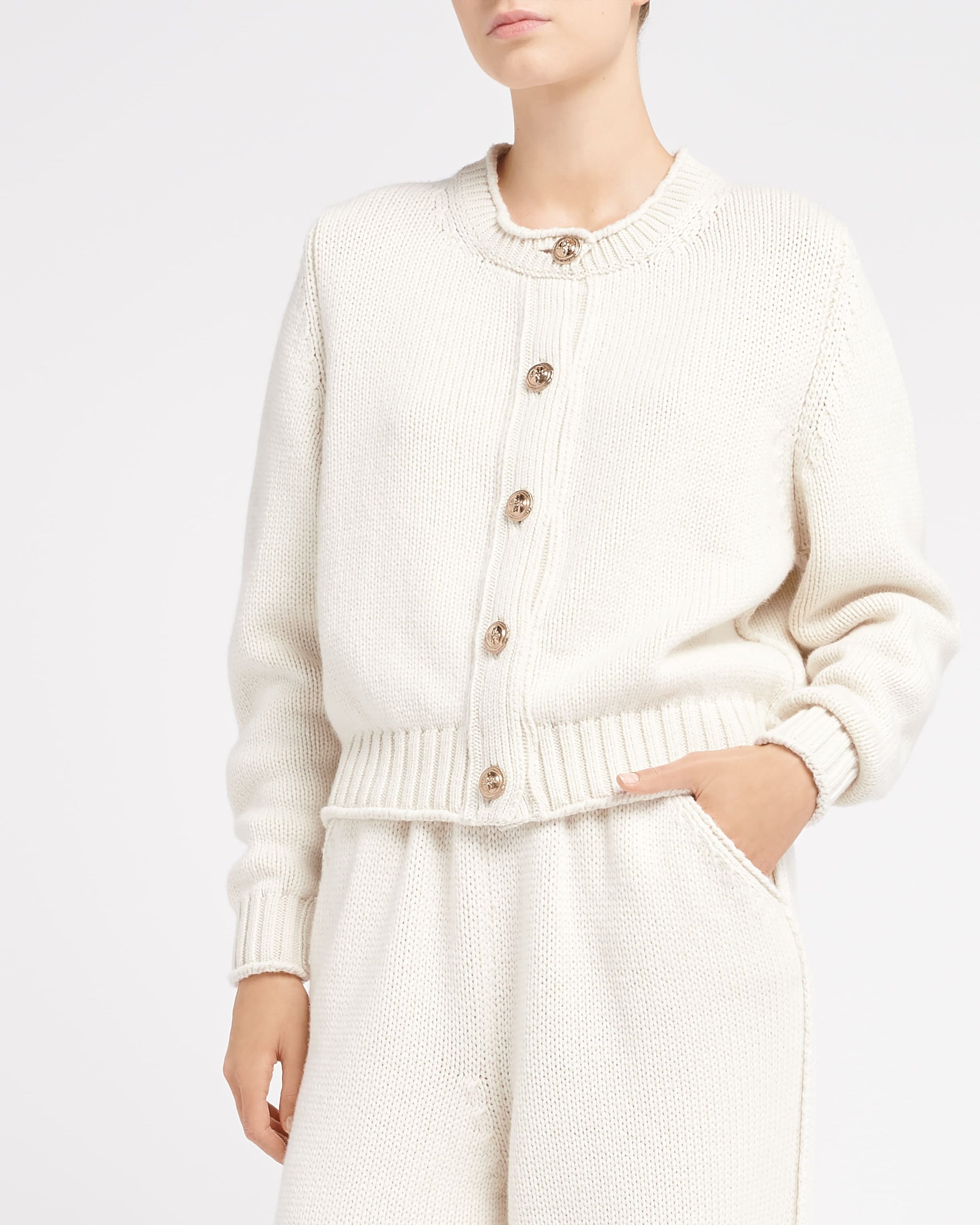 Cardigan in chunky cashmere with gold buttons | Barrie - Barrie