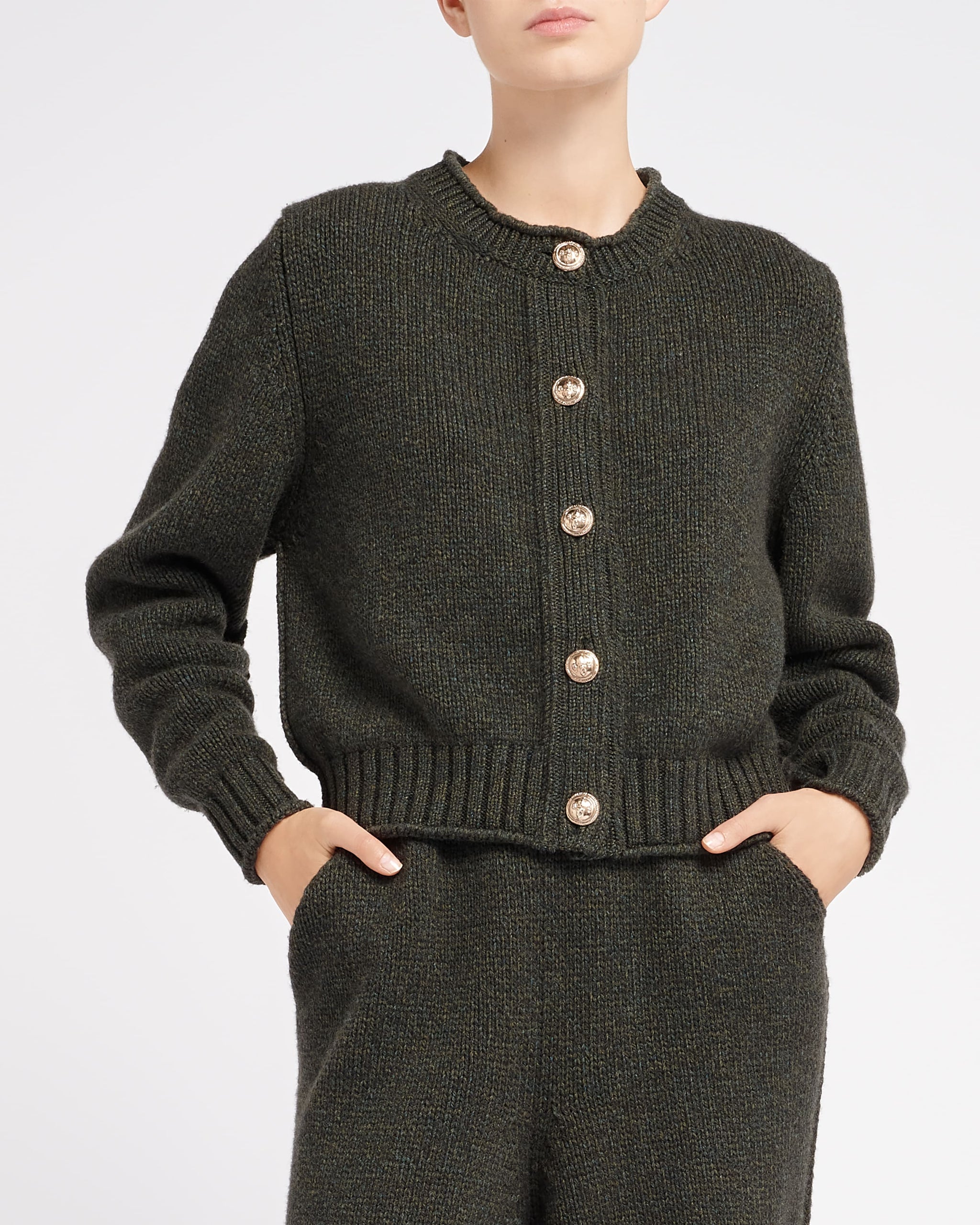 Cardigan in chunky cashmere with gold buttons | Barrie - Barrie
