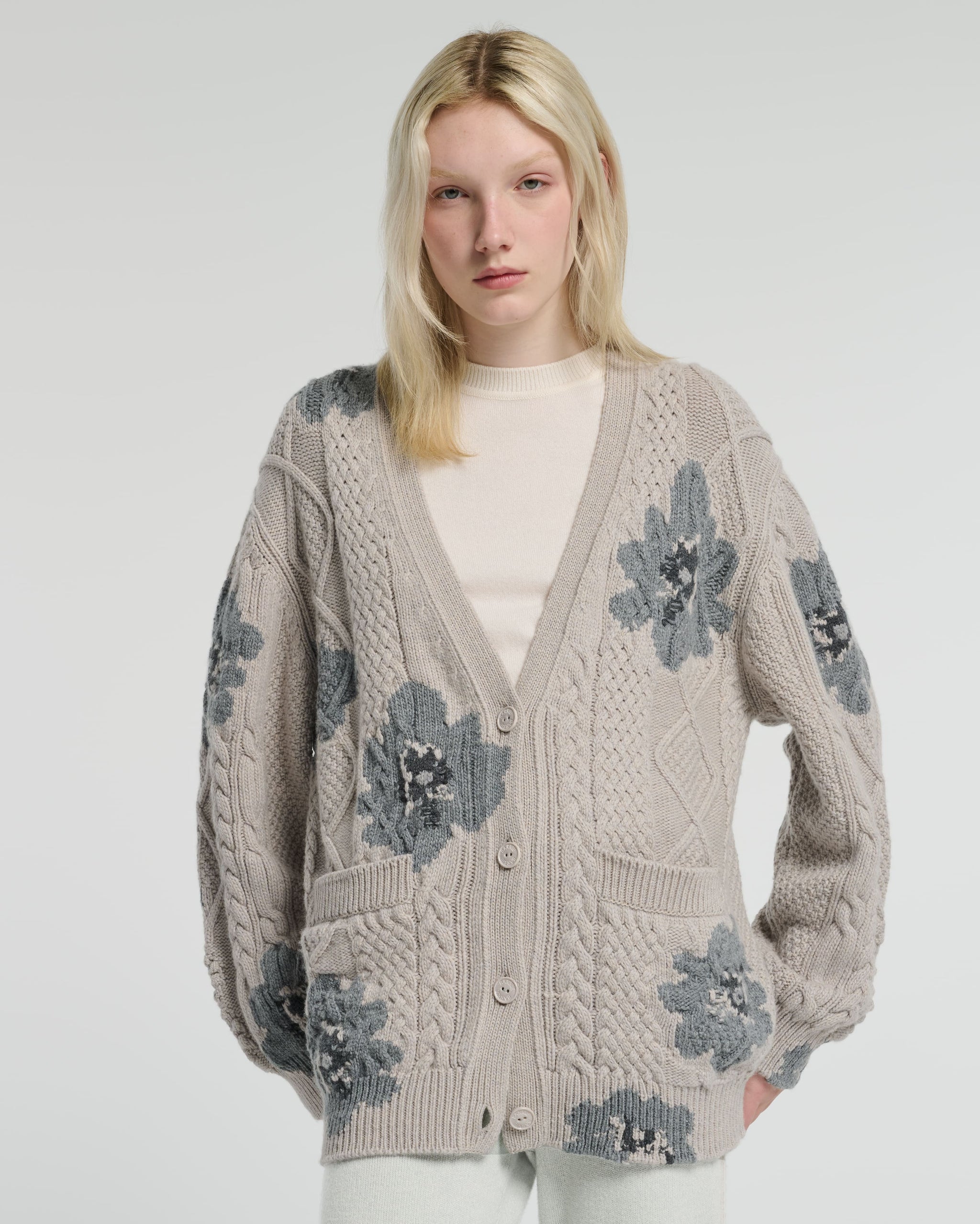 V-neck cardigan with floral pattern in cashmere | Barrie - Barrie