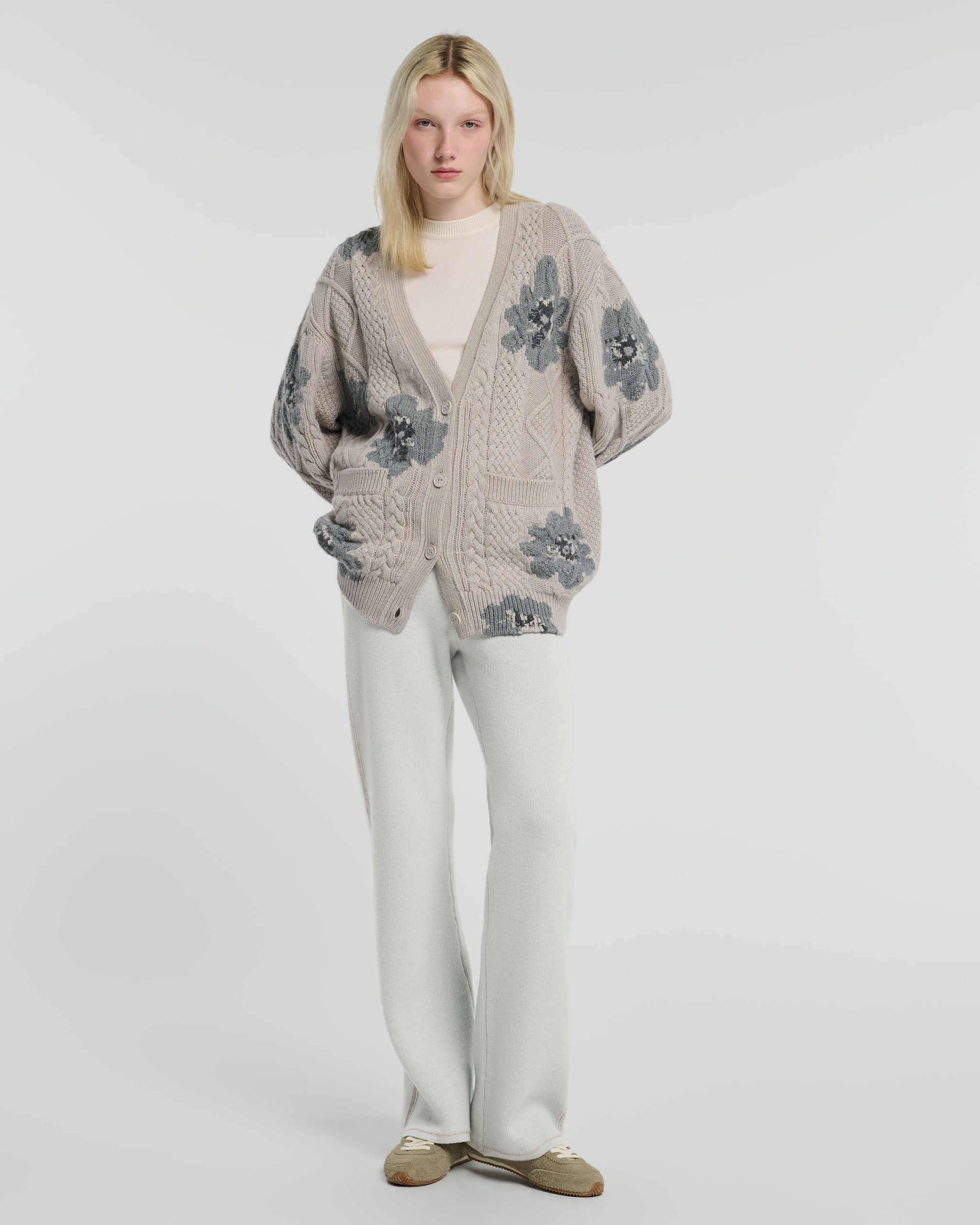 V-neck cardigan with floral pattern in cashmere | Barrie - Barrie