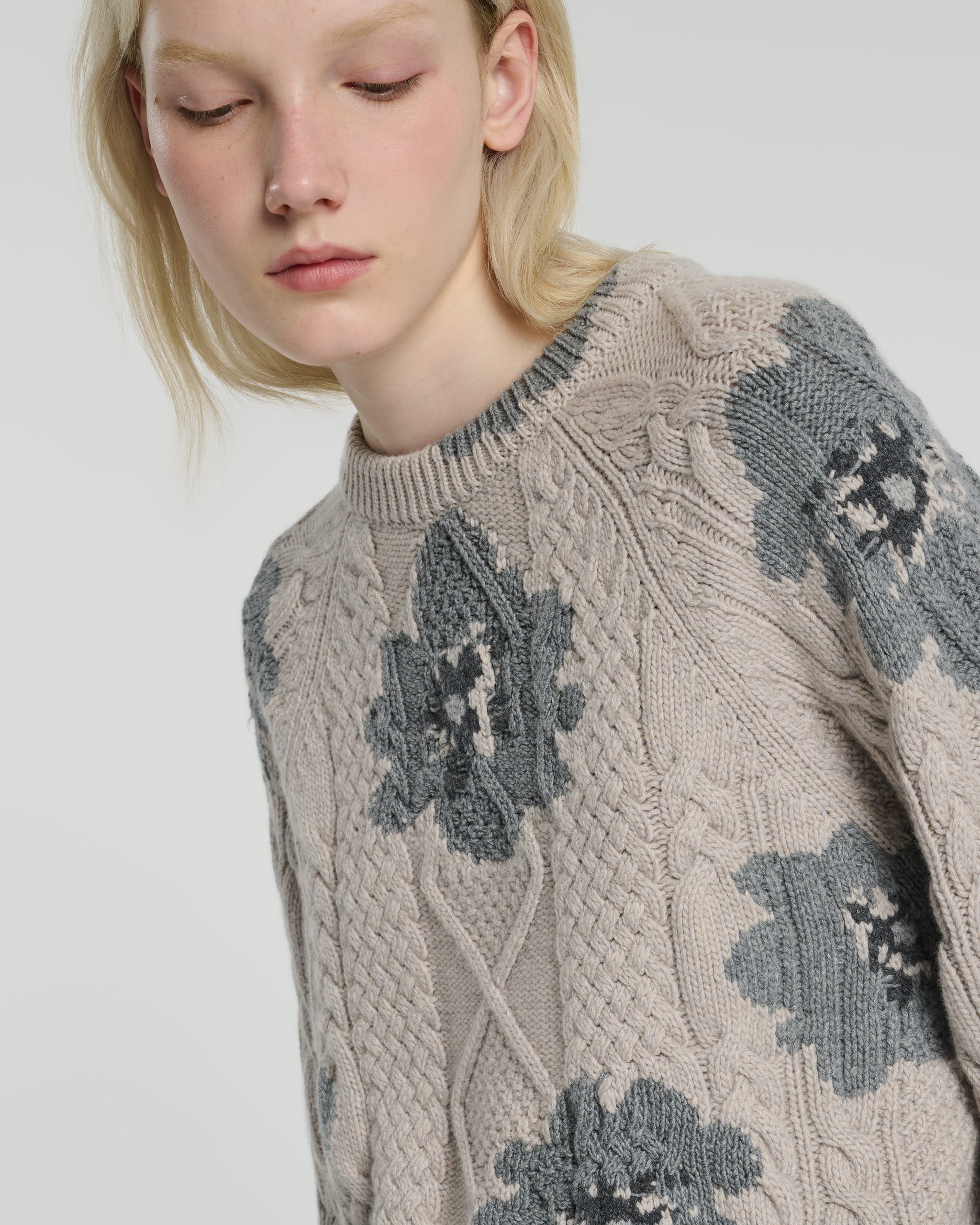 캐시미어 꽃무늬 모티프 라운드넥 니트웨어 | Barrie - Barrie