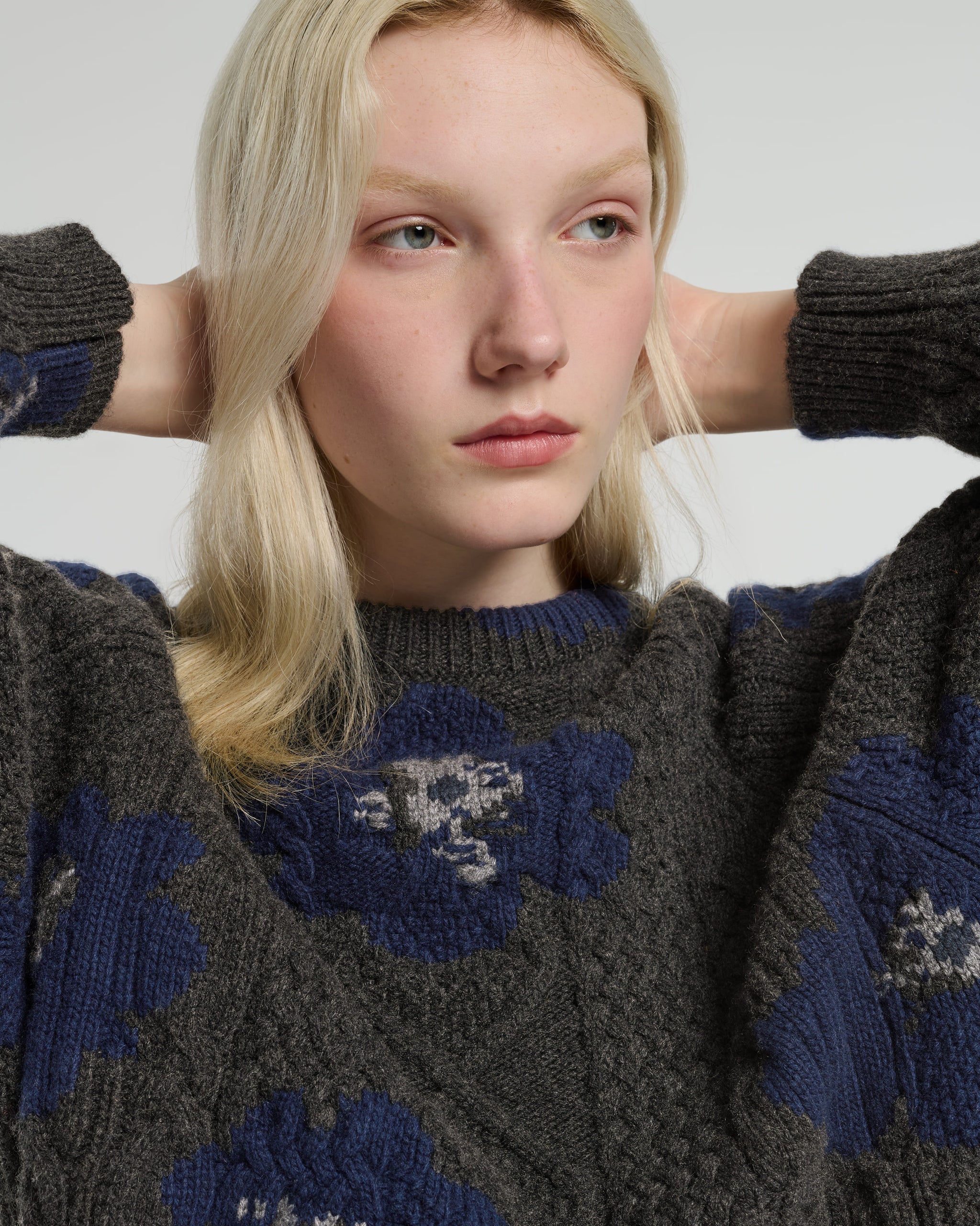 캐시미어 꽃무늬 모티프 라운드넥 니트웨어 | Barrie - Barrie