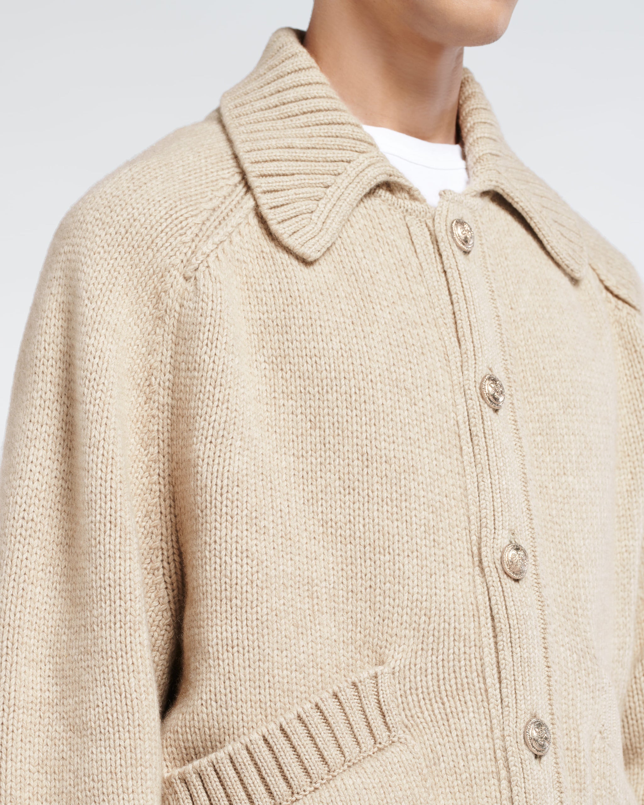 Chunky cashmere cardigan with polo collar and gold buttons | Barrie - Barrie