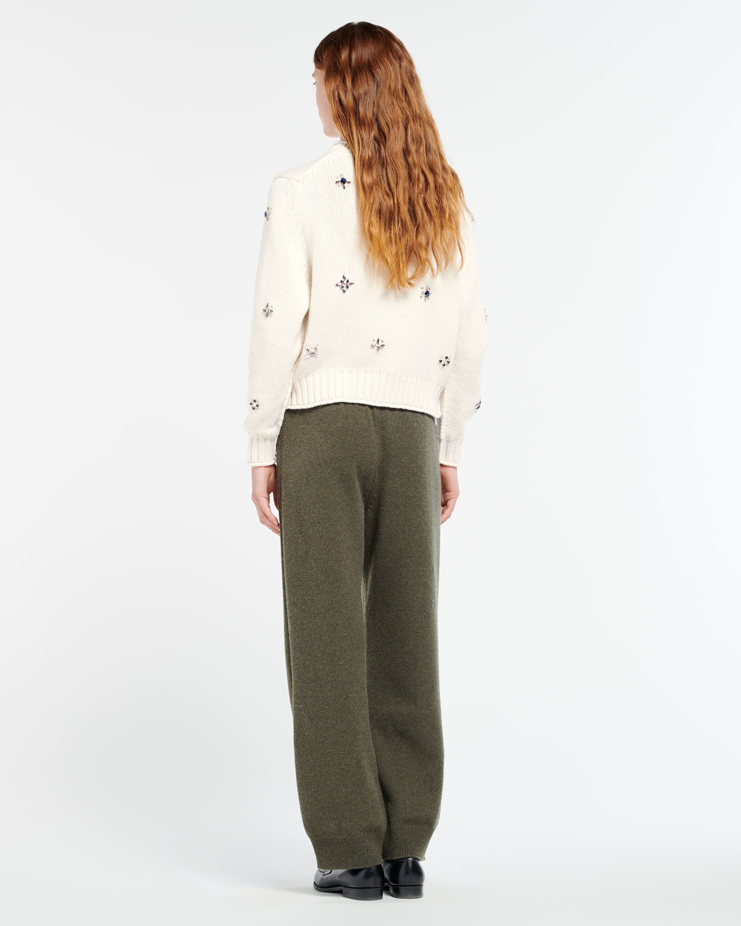 Chunky cashmere cardigan with gold buttons with embroidery