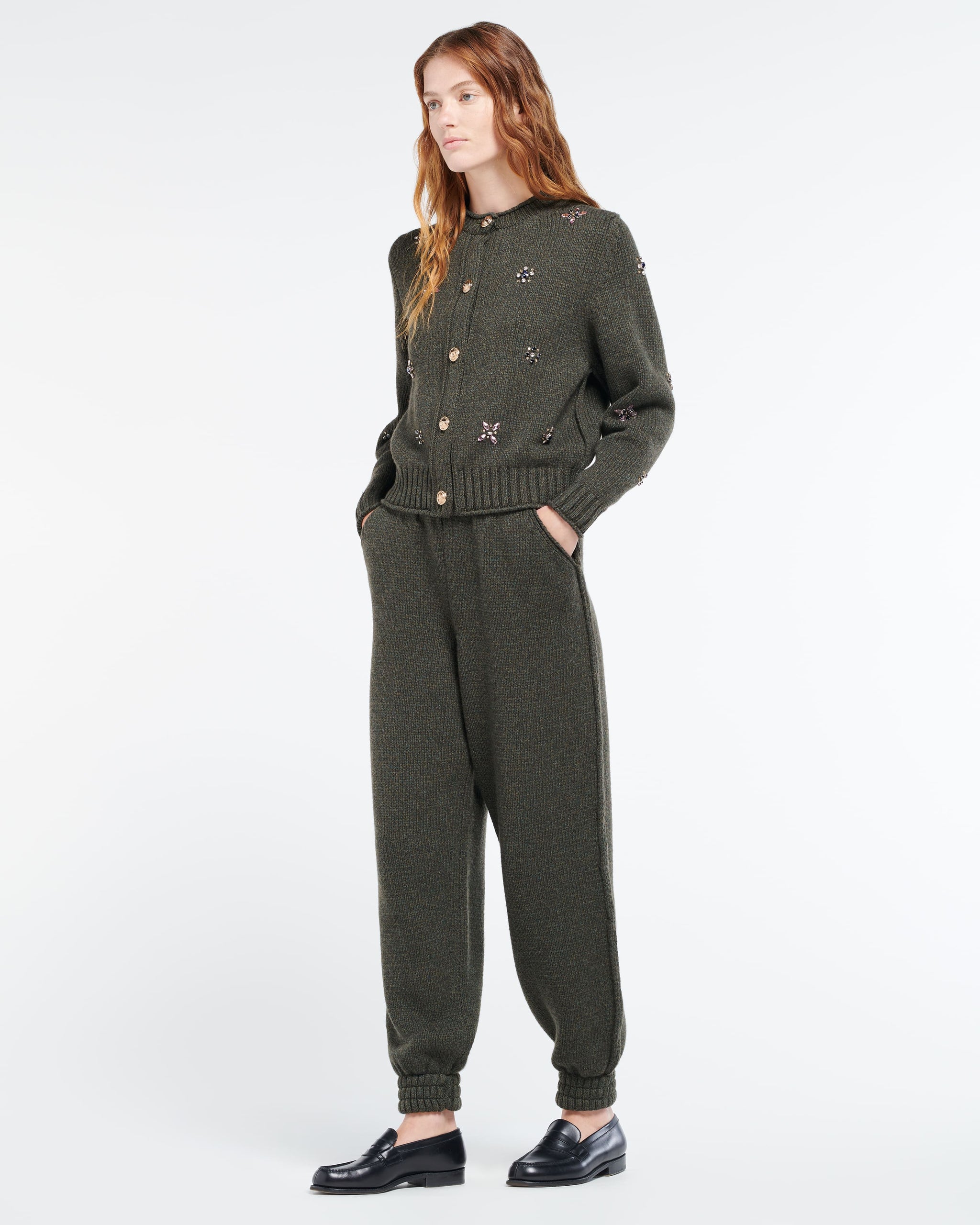 Chunky cashmere cardigan with gold buttons with embroidery | Barrie - Barrie