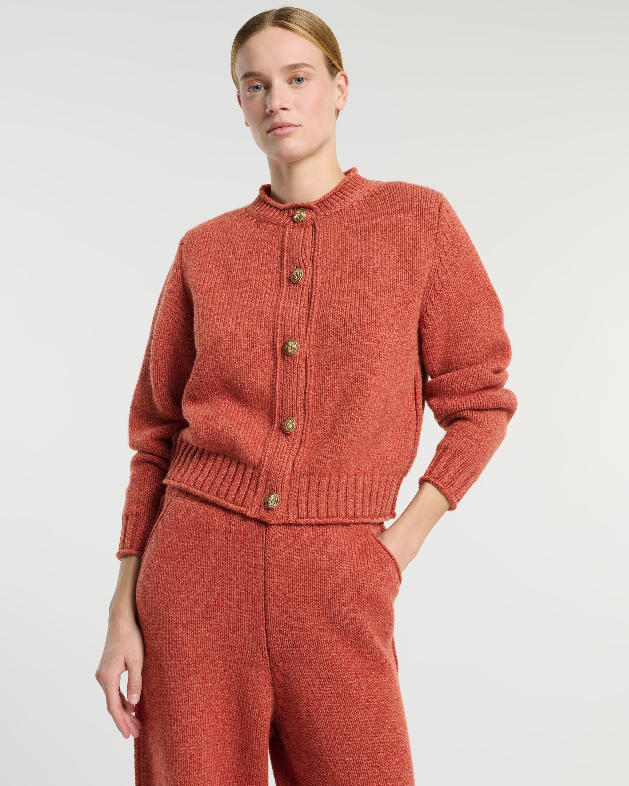 Chunky cashmere cardigan with gold buttons | Barrie - Barrie