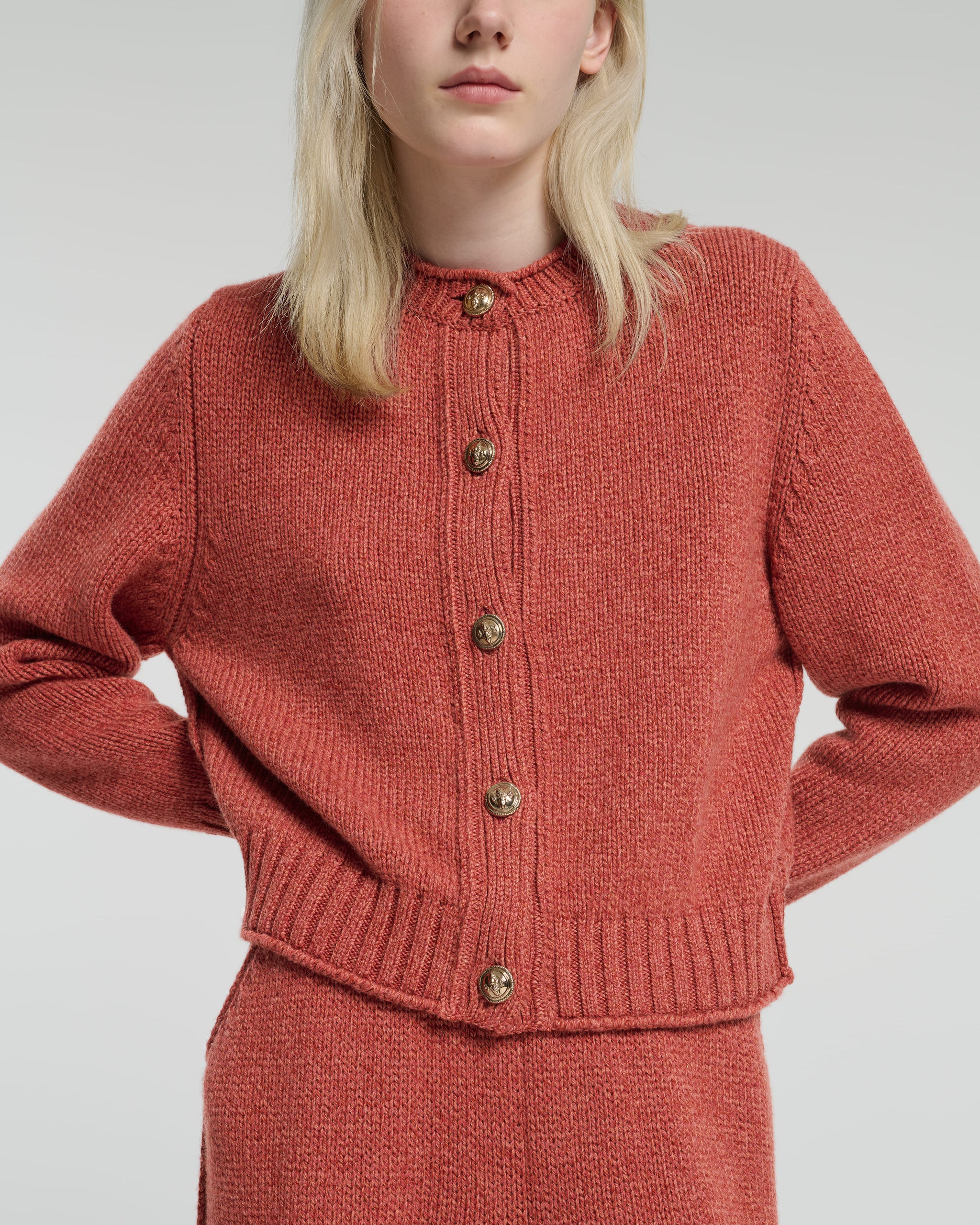 Chunky cashmere cardigan with gold buttons | Barrie - Barrie