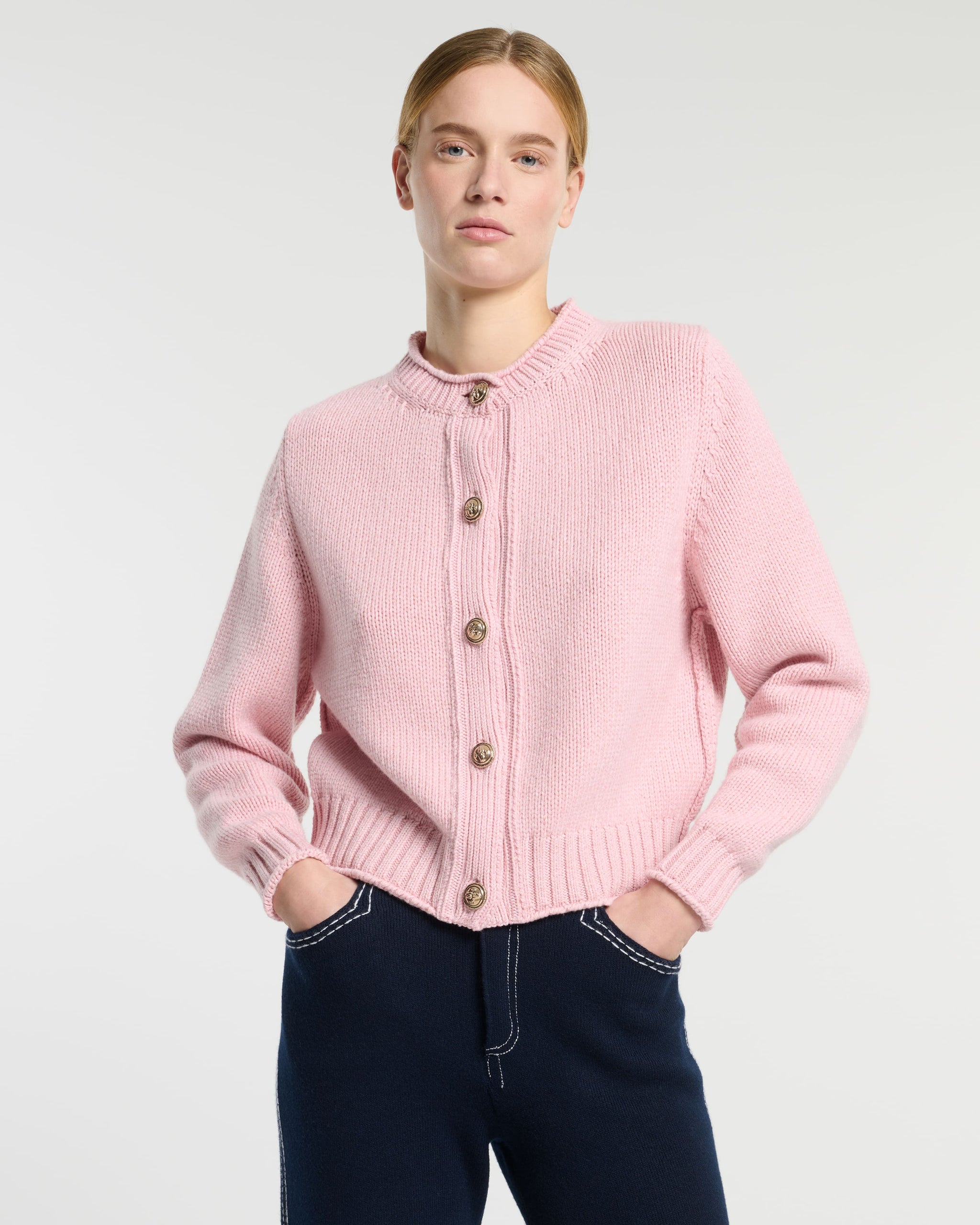 Cardigan in chunky cashmere with gold buttons | Barrie - Barrie