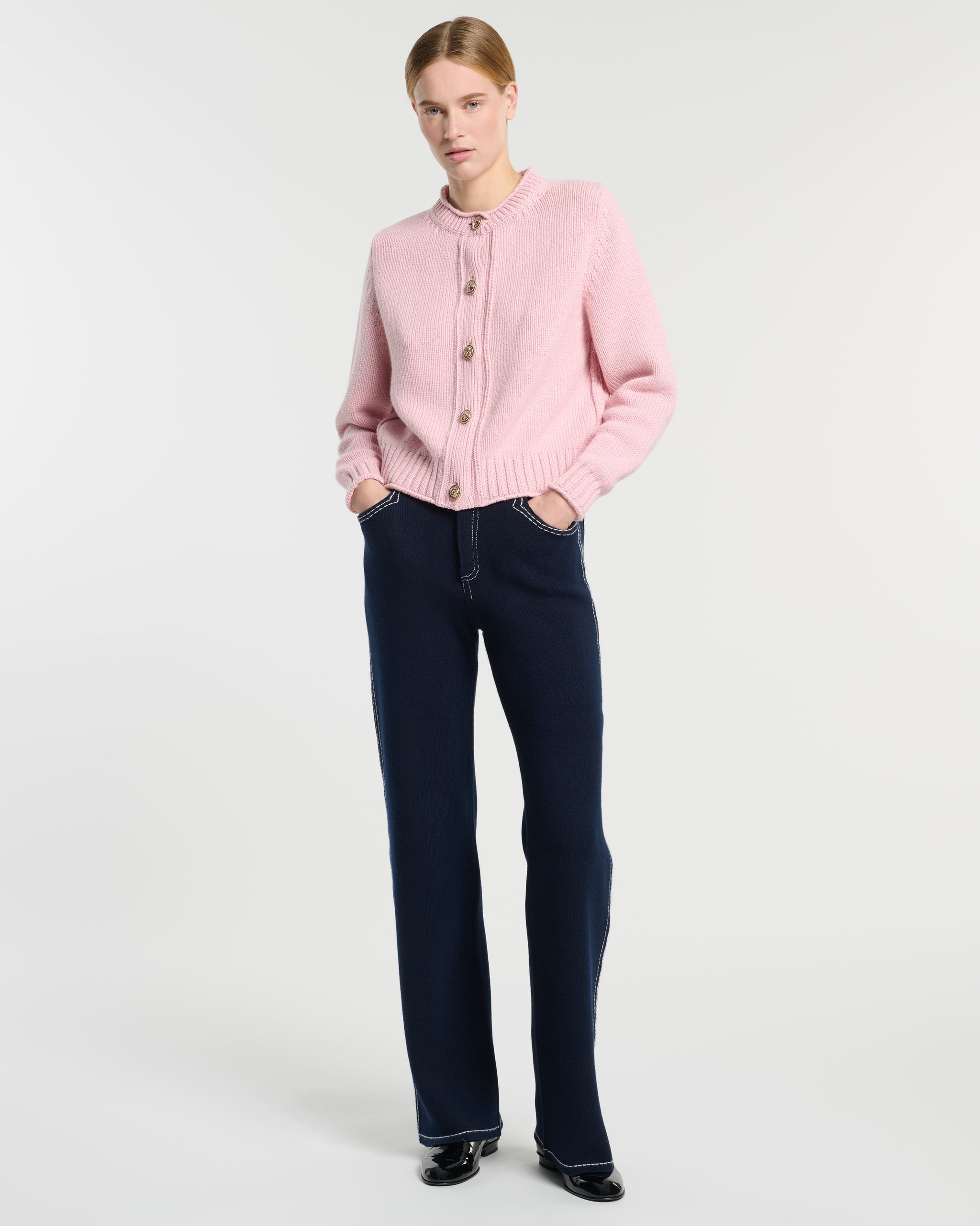 Cardigan in chunky cashmere with gold buttons | Barrie - Barrie