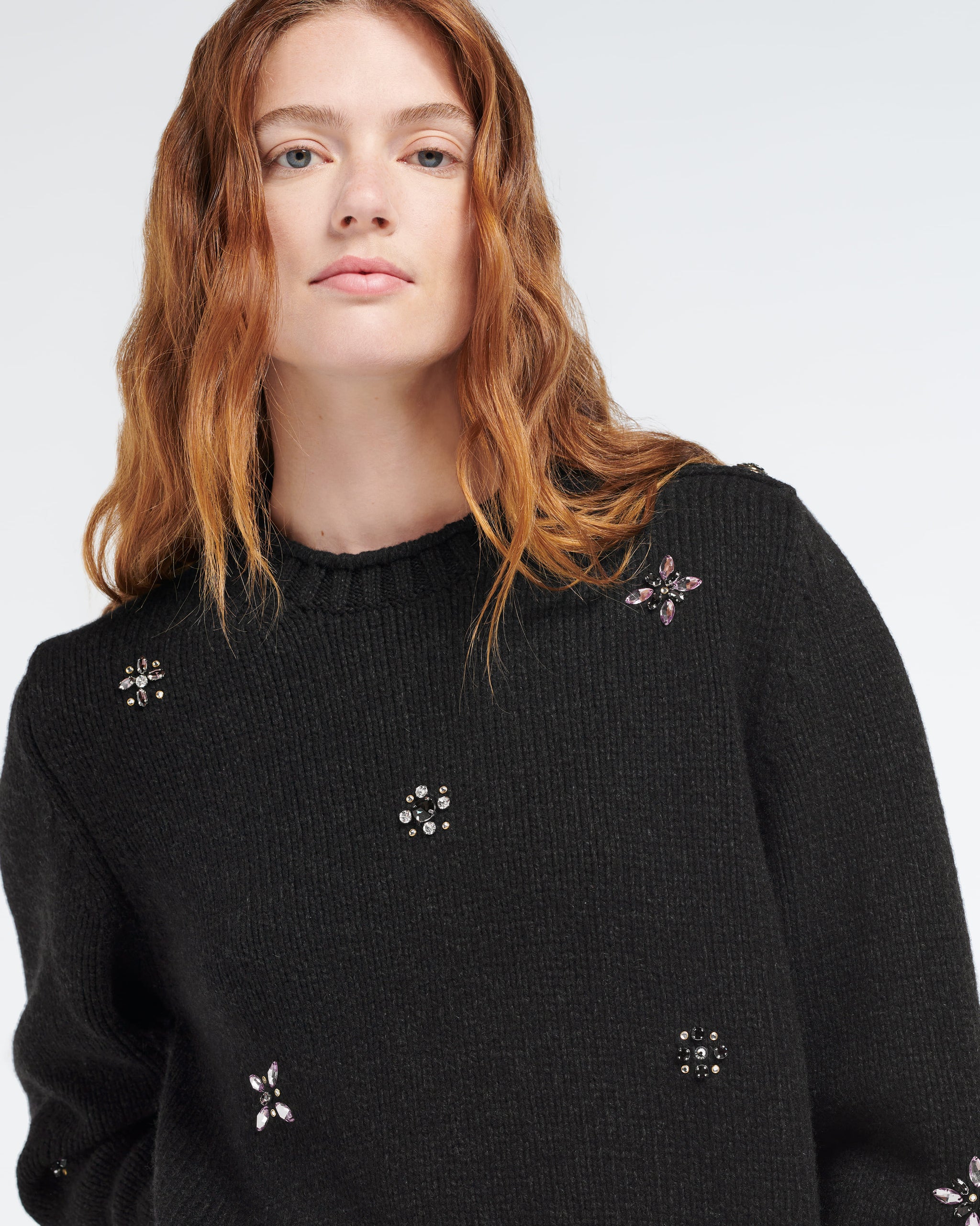 Jumper in chunky cashmere with gold buttons with embroidery | Barrie - Barrie
