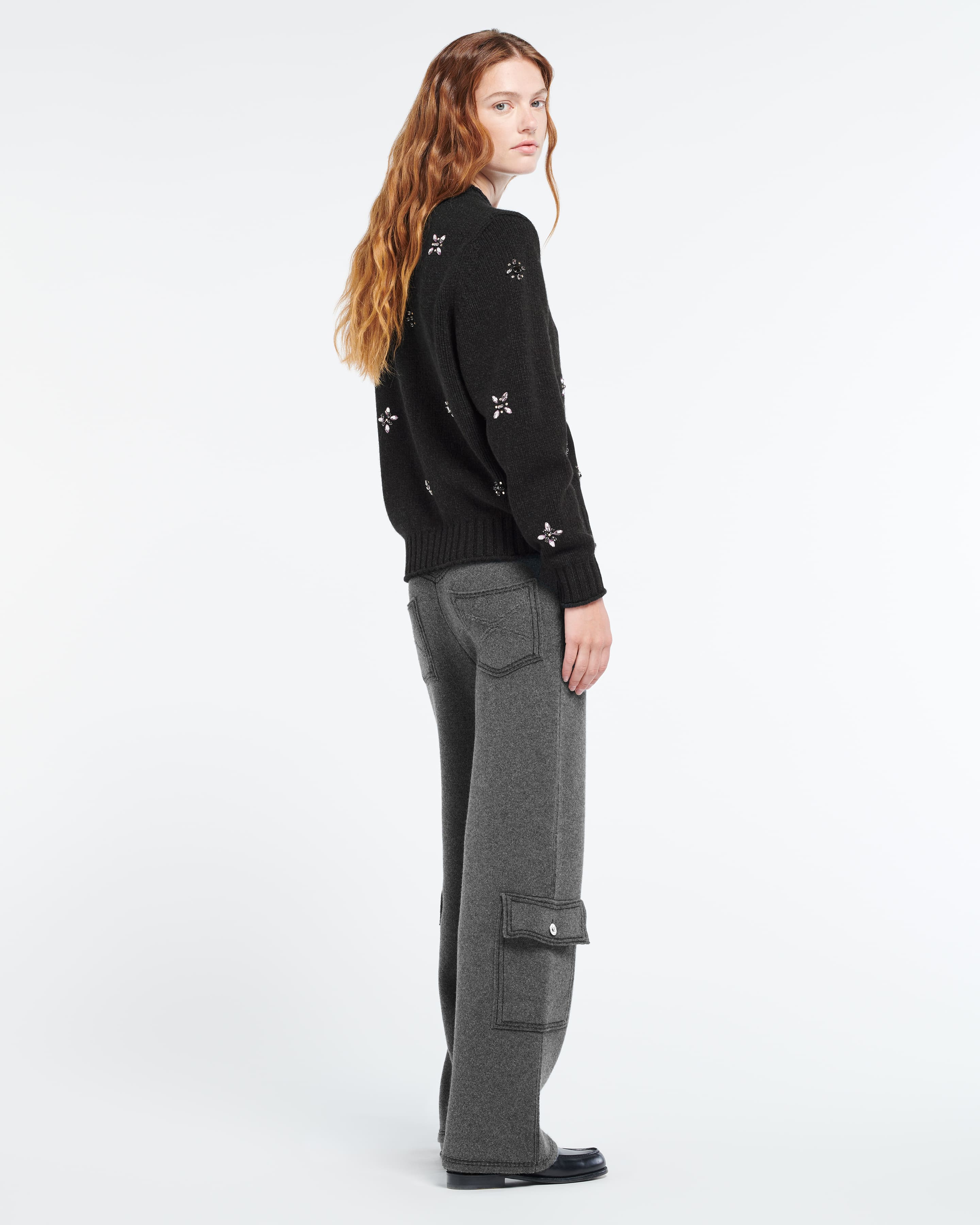 Jumper in chunky cashmere with gold buttons with embroidery