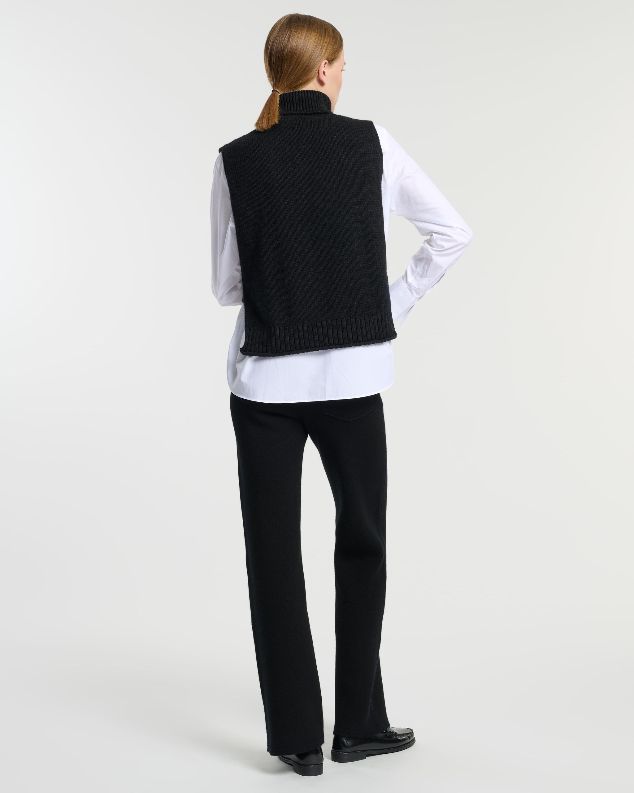 Cashmere plastron with gold buttons  | Barrie - Barrie