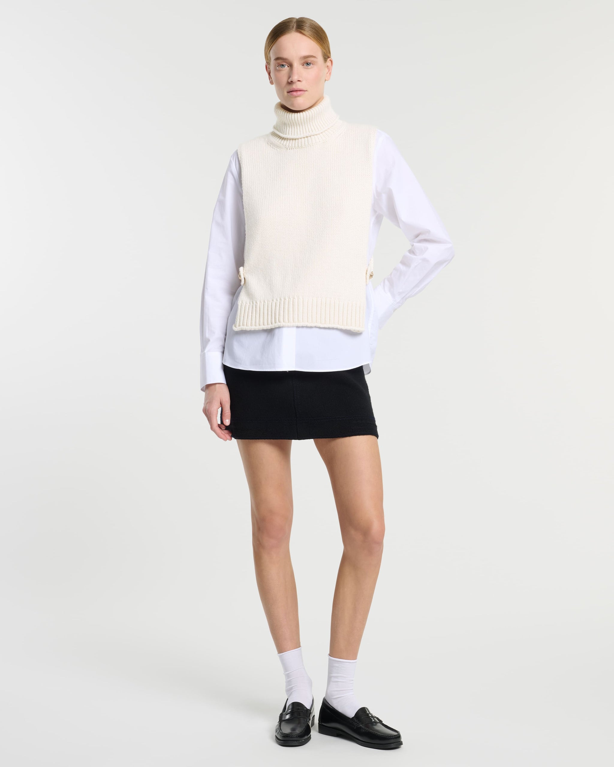 Cashmere plastron with gold buttons  | Barrie - Barrie