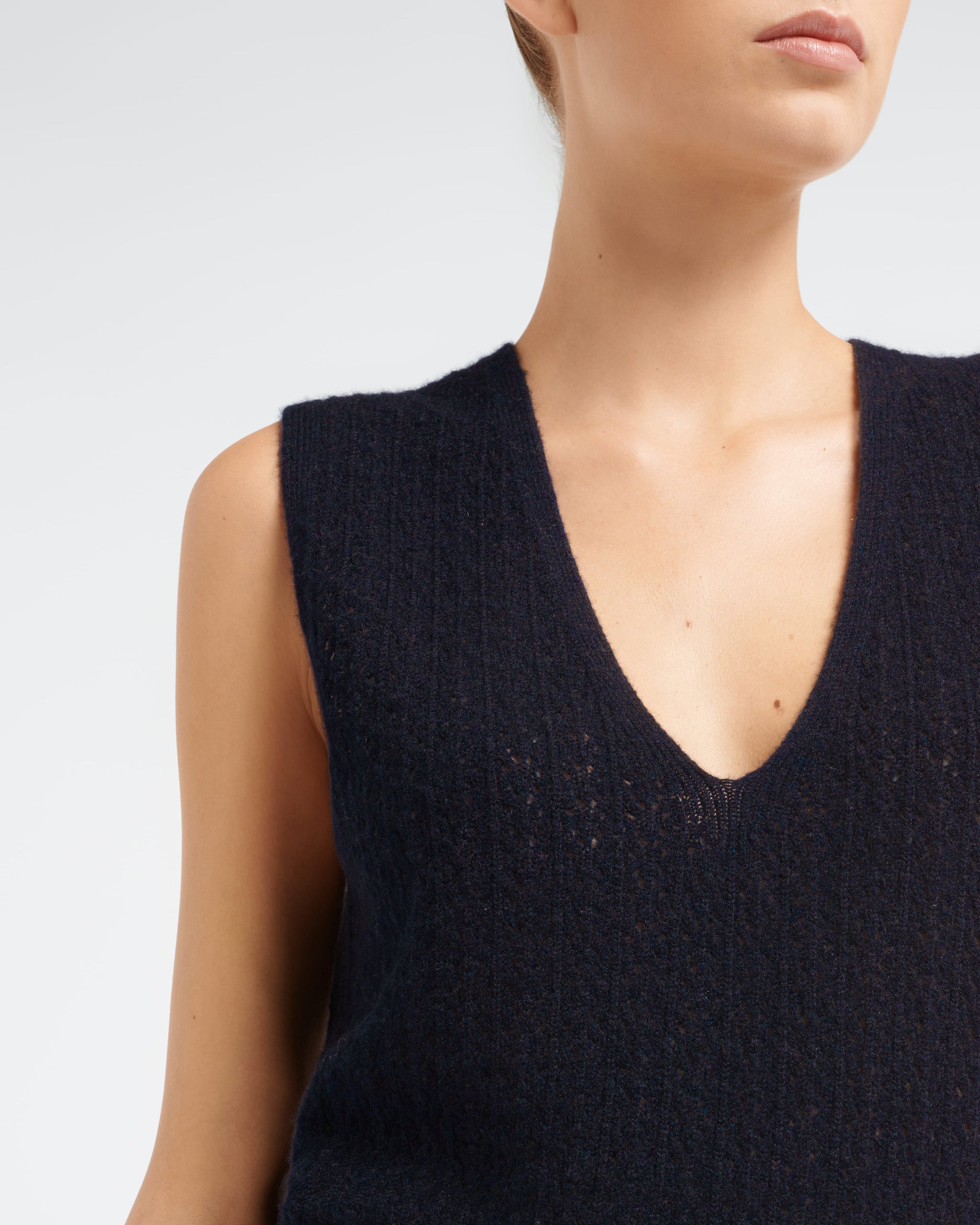 Cashmere tops and t-shirts for women – Barrie.com