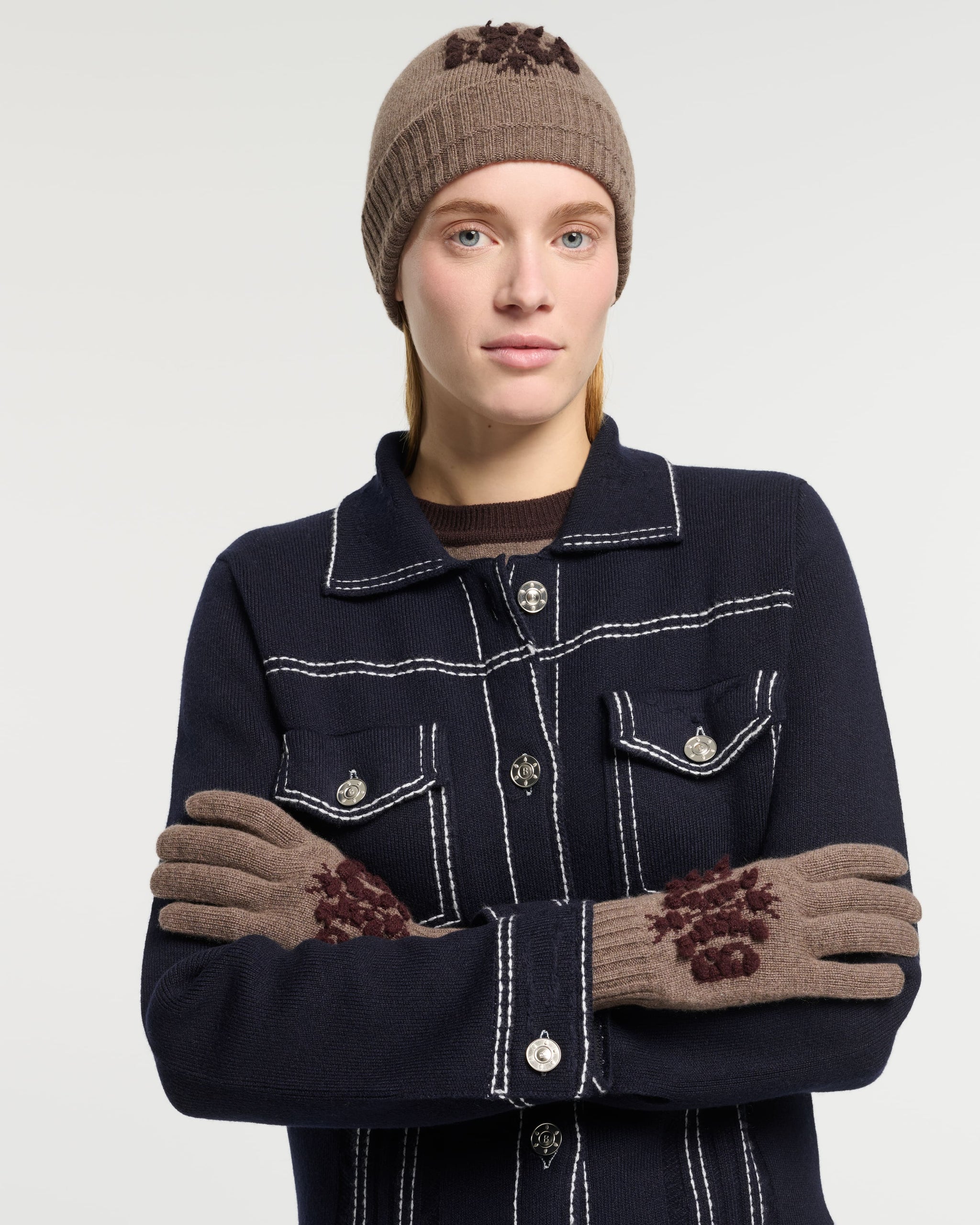 Cashmere beanie hat with B logo  | Barrie - Barrie