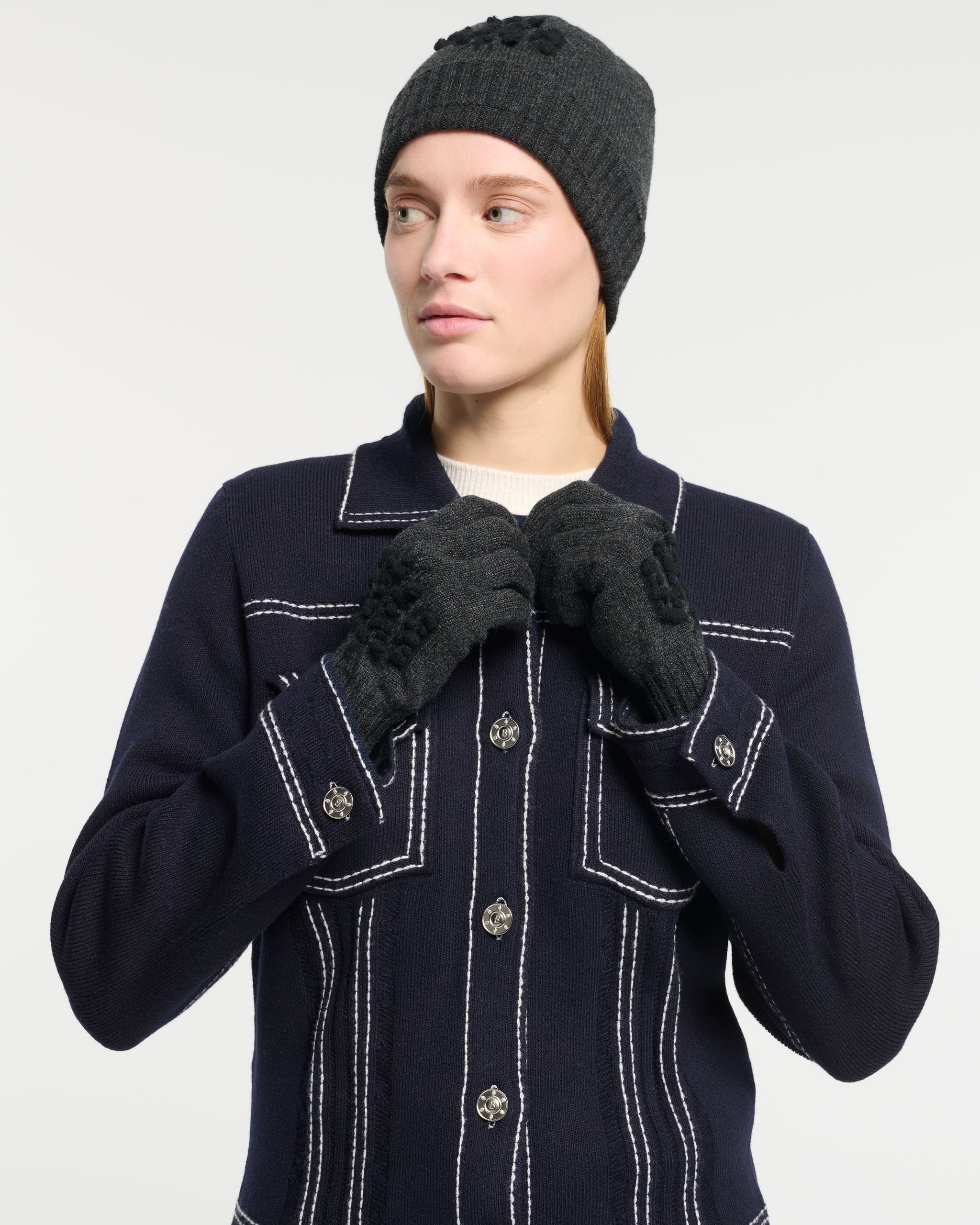 Cashmere beanie hat with B logo  | Barrie - Barrie