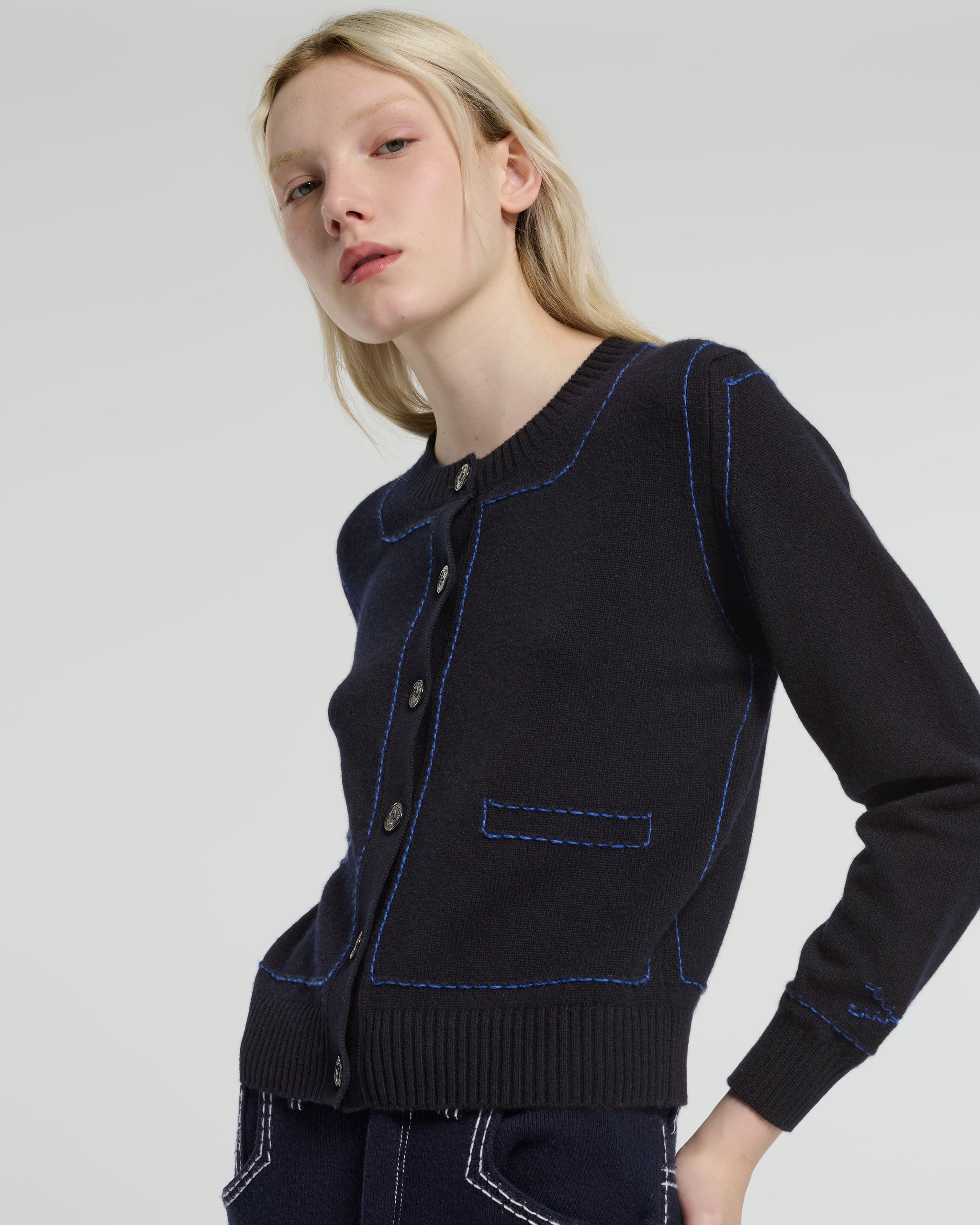Cashmere cardigan with contrasting topstitching | Barrie - Barrie