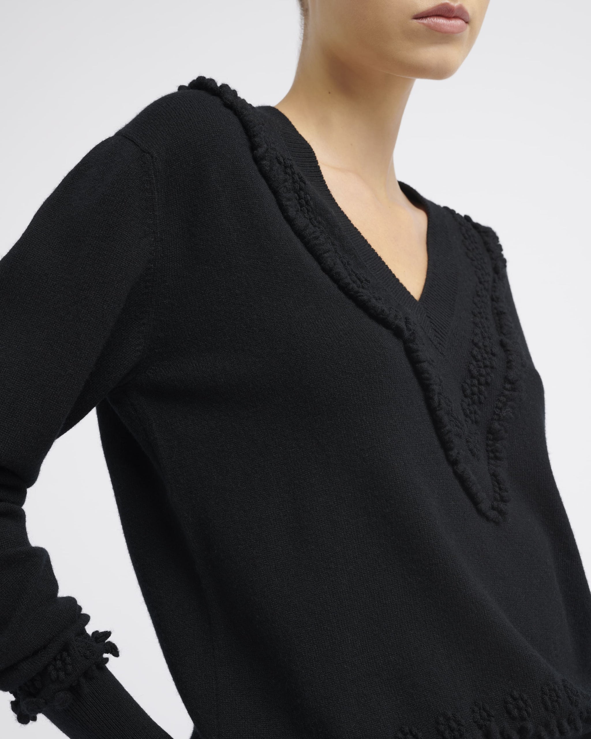 Timeless V-neck cashmere jumper | Barrie - Barrie