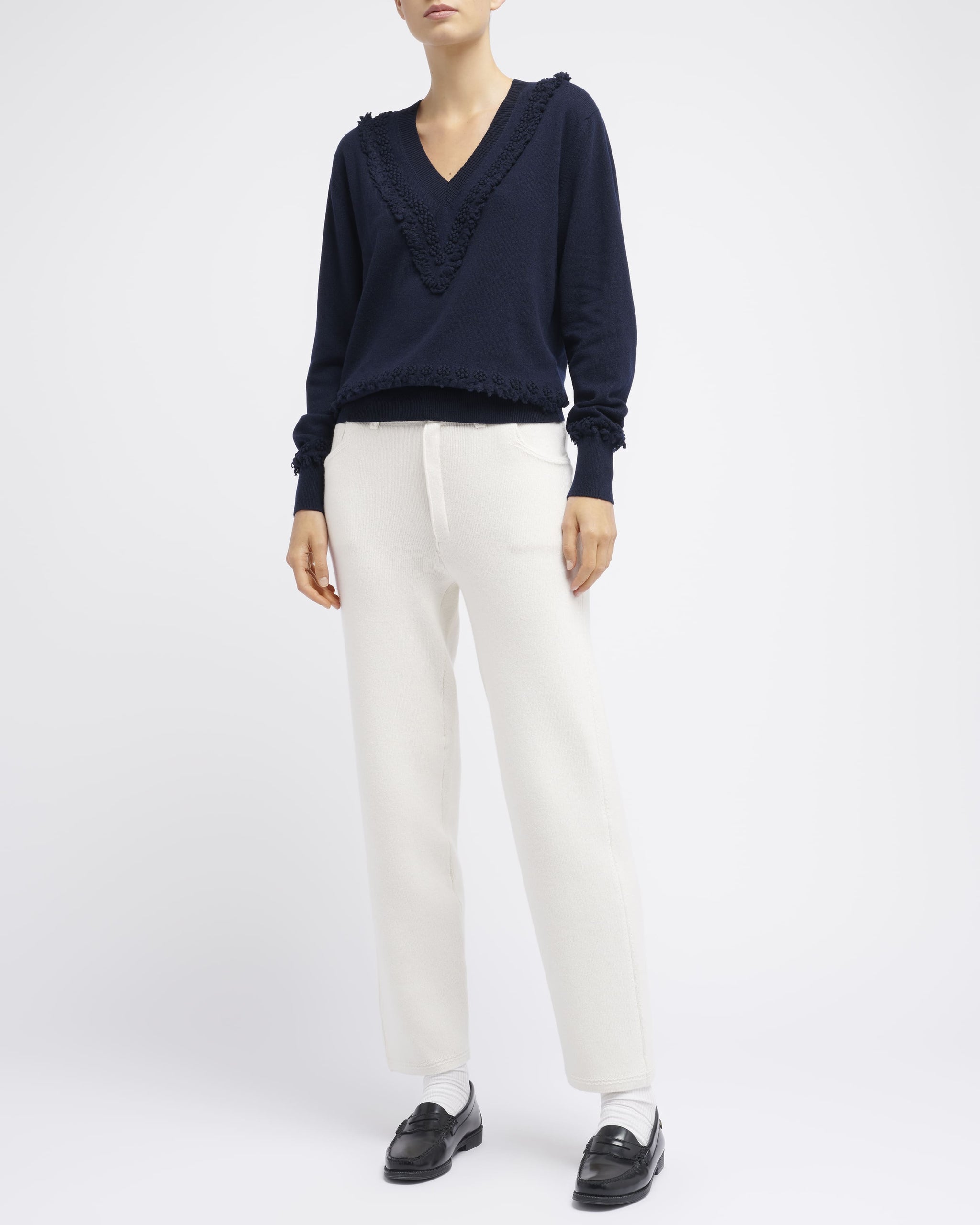 Timeless V-neck cashmere jumper | Barrie - Barrie