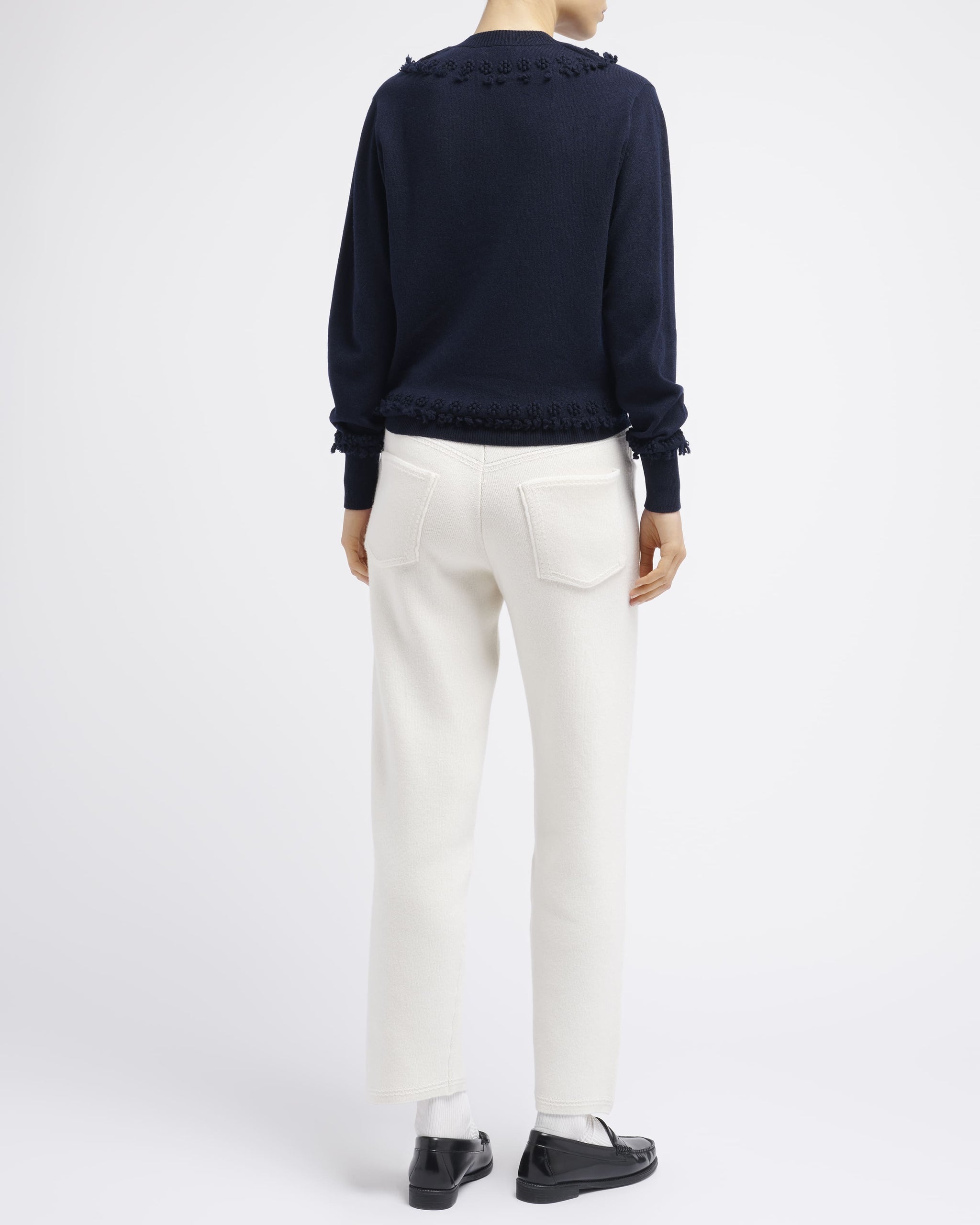 Timeless V-neck cashmere jumper | Barrie - Barrie