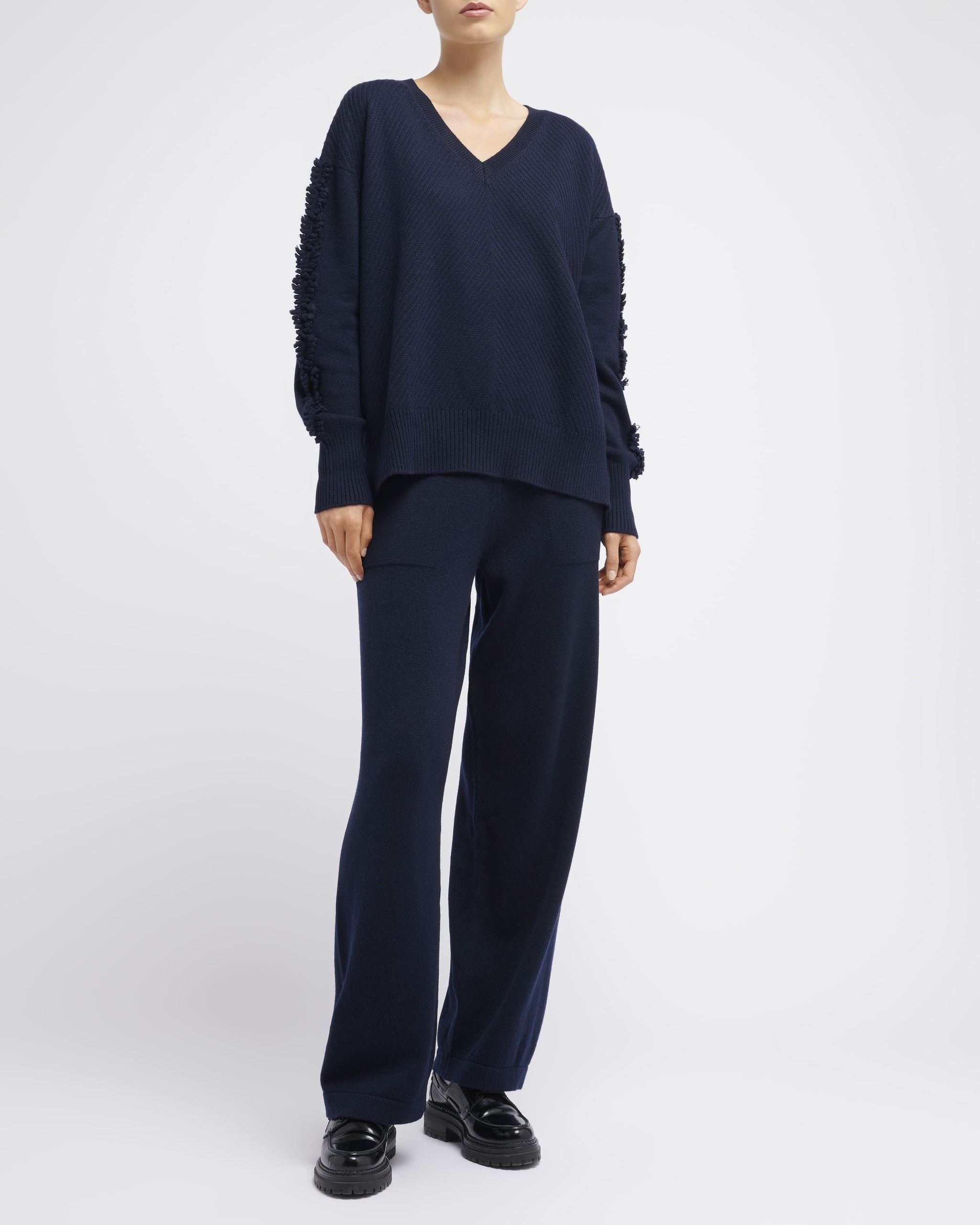 Timeless V-neck cashmere jumper | Barrie - Barrie