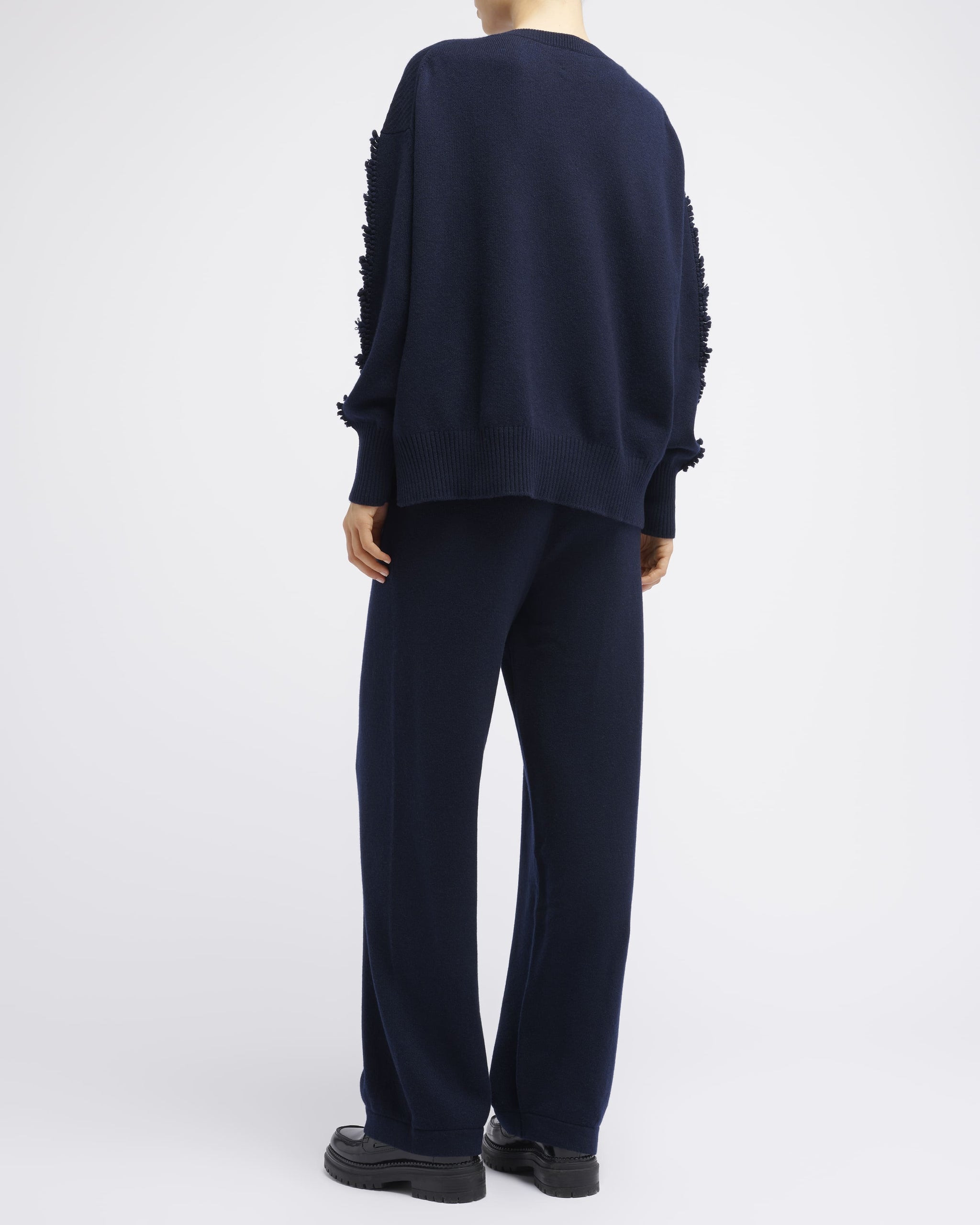 Timeless V-neck cashmere jumper | Barrie - Barrie