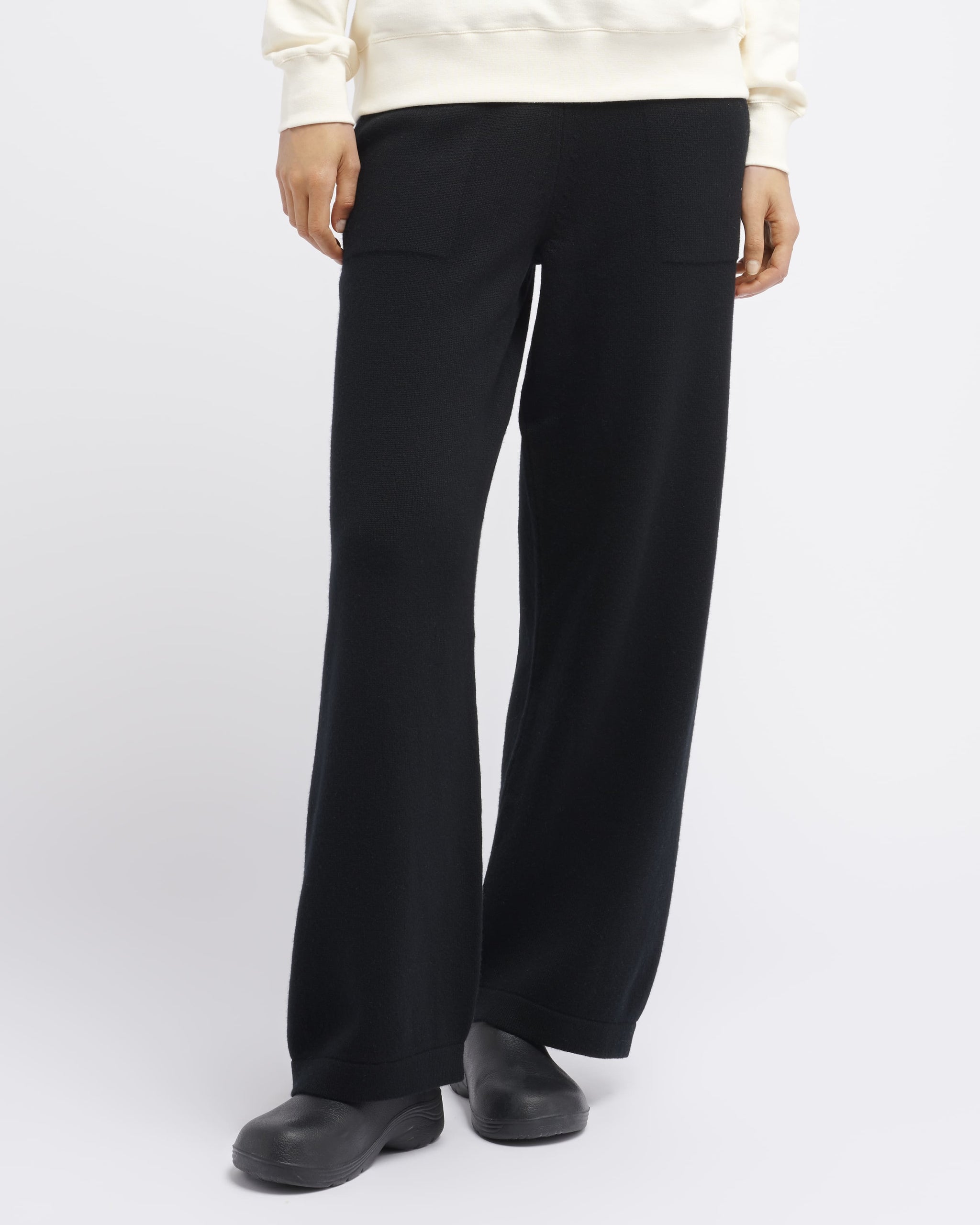 Timeless wide cashmere trousers | Barrie - Barrie
