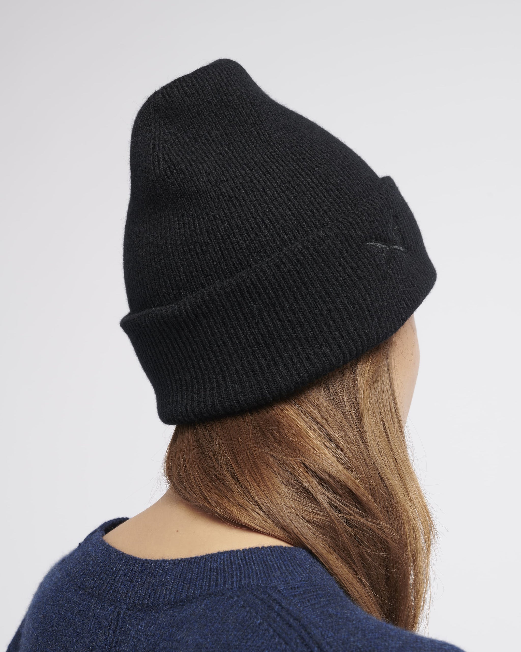Cashmere beanie with embroidered Barrie logo | Barrie - Barrie