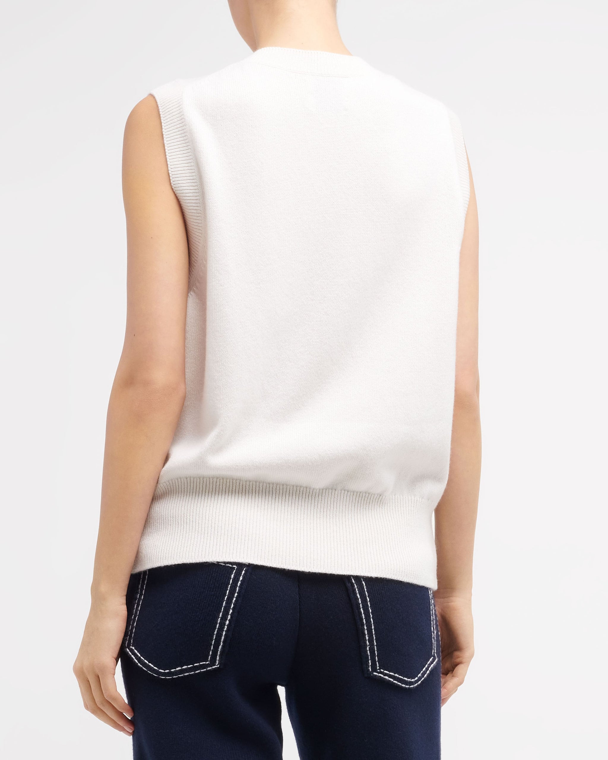 Iconic sleeveless cashmere jumper | Barrie - Barrie