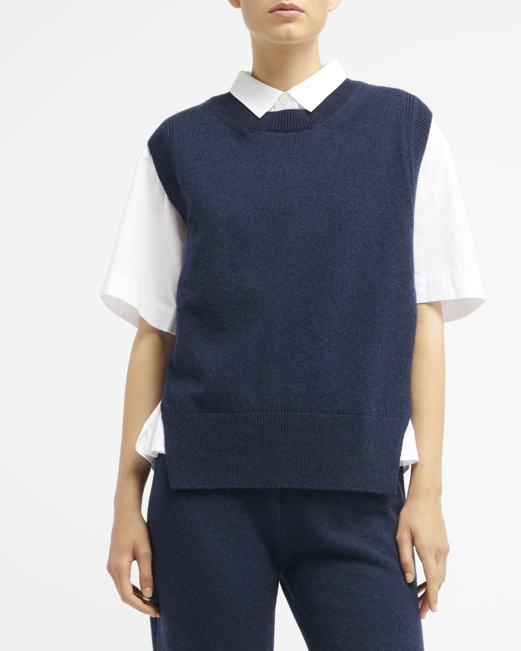 Iconic sleeveless cashmere jumper | Barrie - Barrie