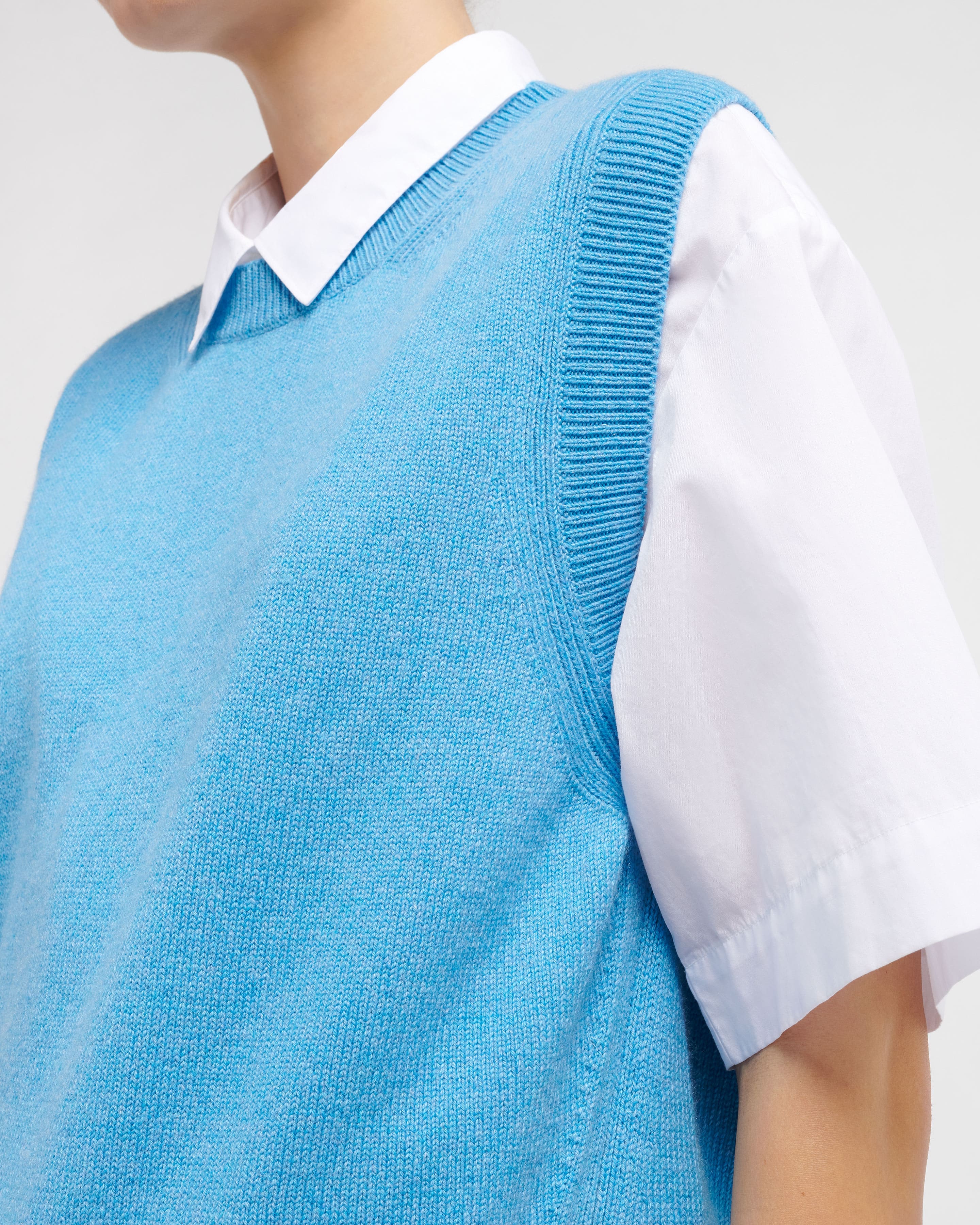 Iconic sleeveless cashmere jumper Barrie