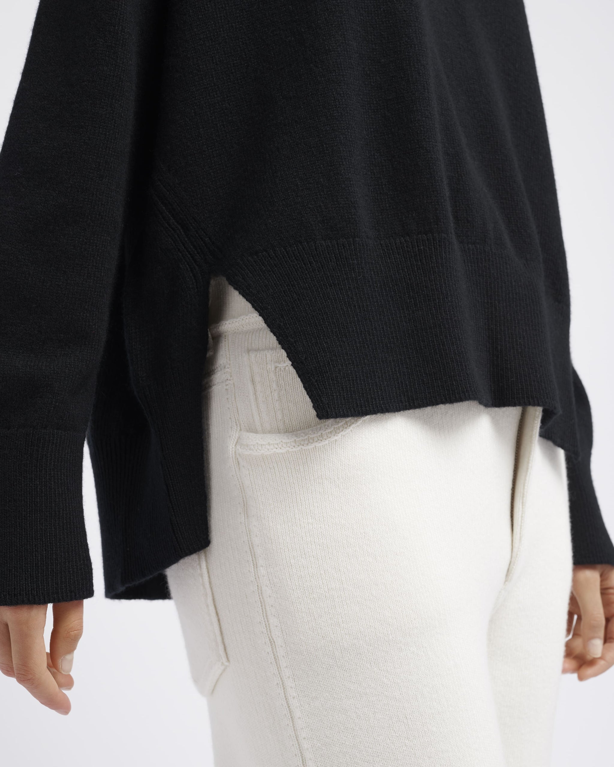 Iconic oversized roll-neck cashmere jumper | Barrie - Barrie