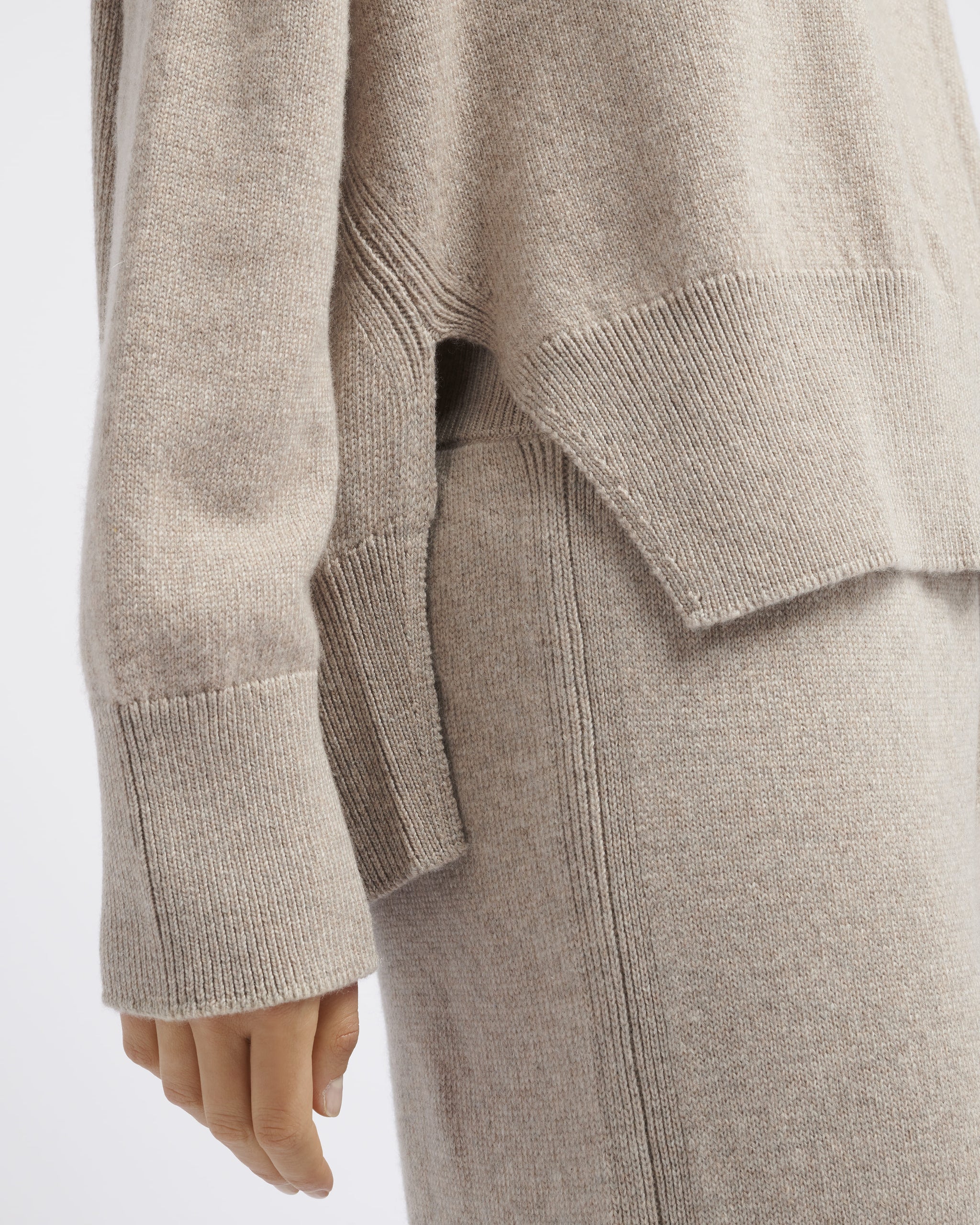 Iconic oversized roll-neck cashmere jumper | Barrie - Barrie