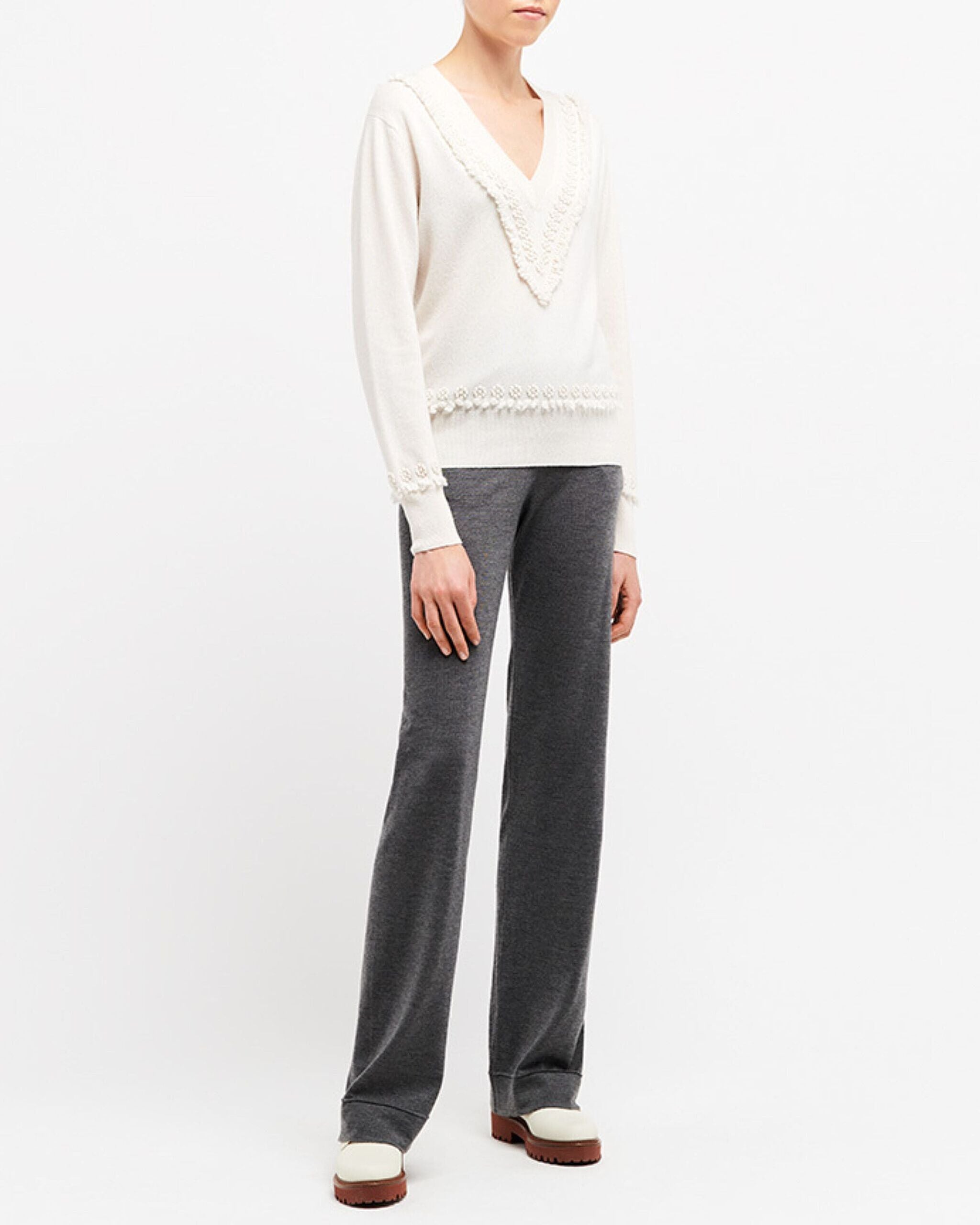 Timeless V-neck cashmere jumper | Barrie - Barrie